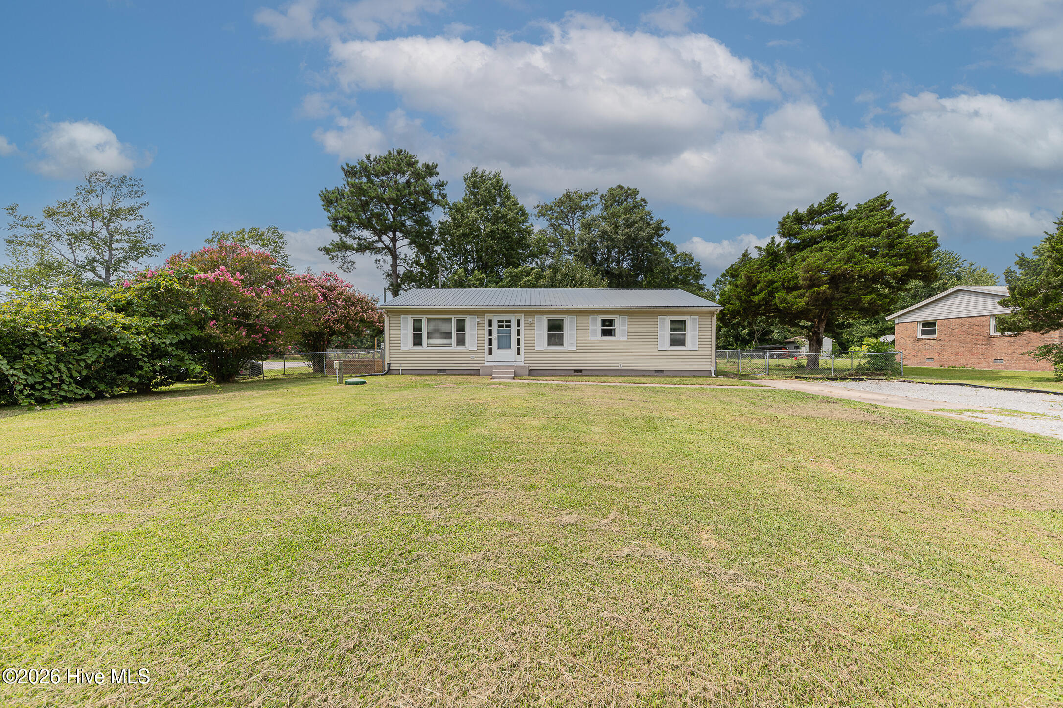670 Queens Creek Road — photo