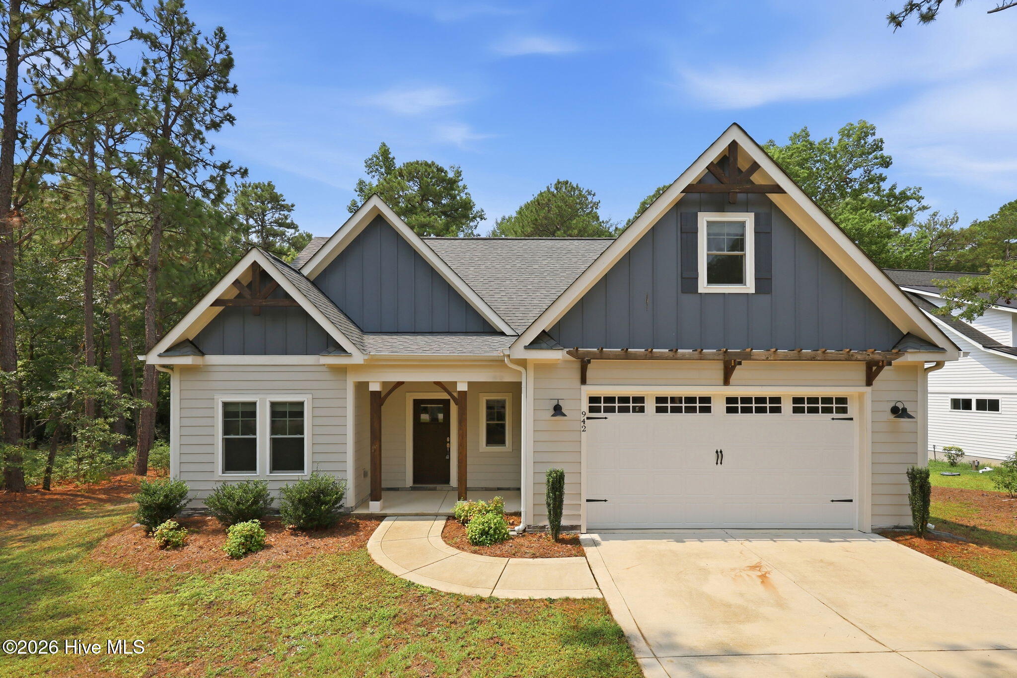 942 Greenbriar Drive — photo
