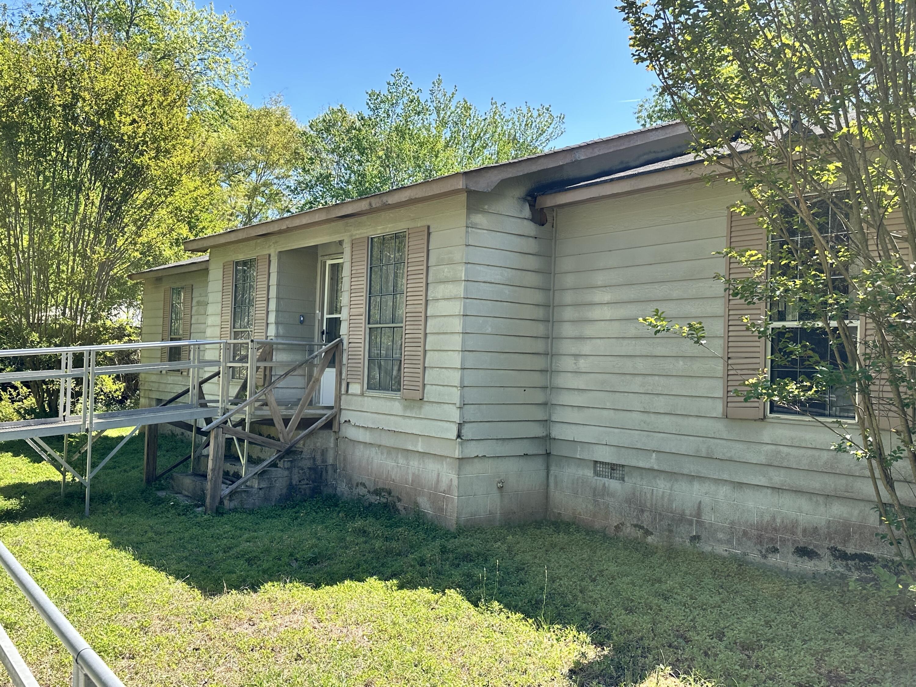 330 Pipeline Road — photo