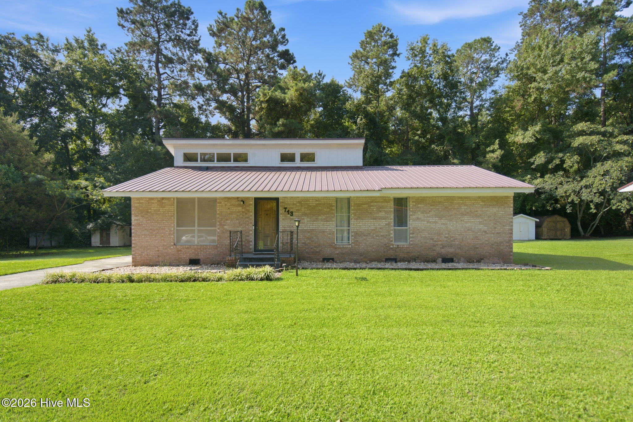 713 Pinewood Drive — photo