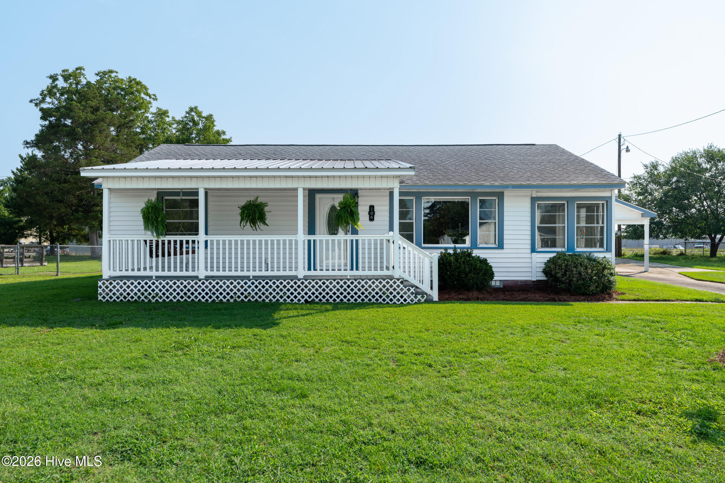 706 E Country Club Drive — photo