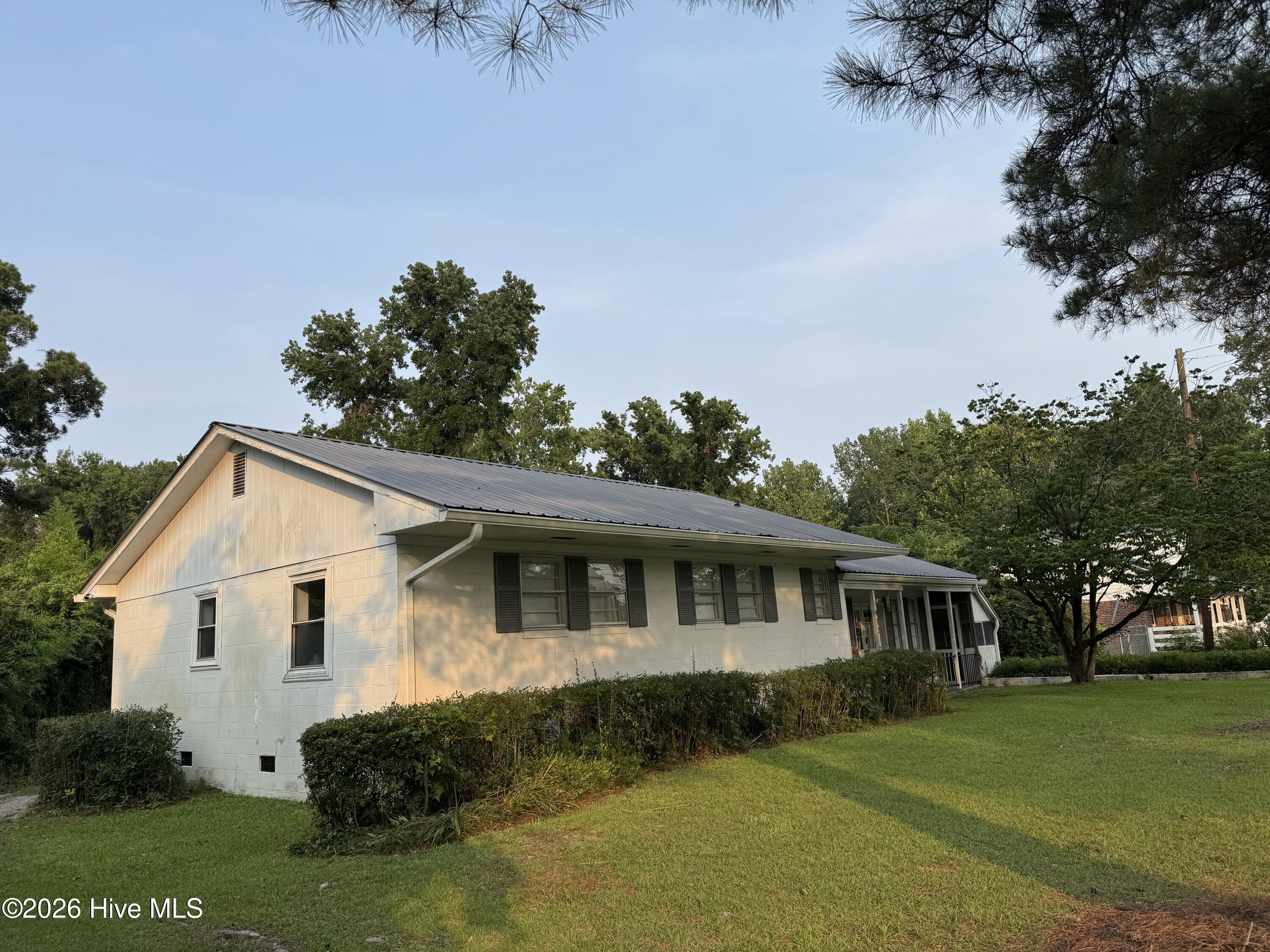 932 Roberdel Road — photo