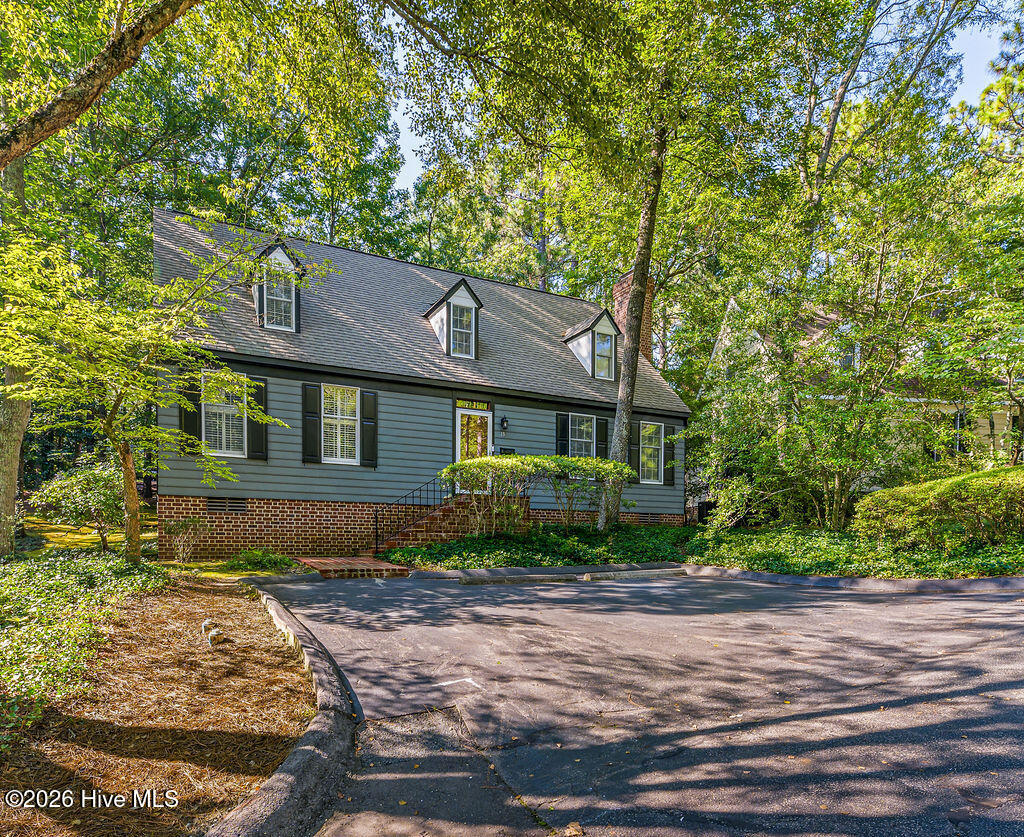 13 Village In The Woods Circle — photo