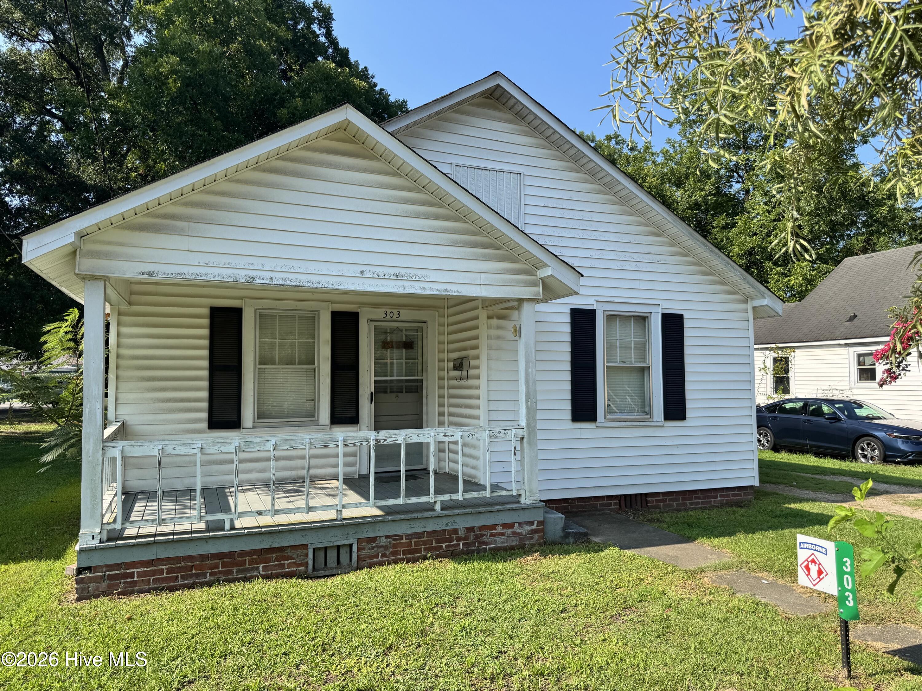 303 E Grainger Avenue, Kinston, NC 28501 — photo 2