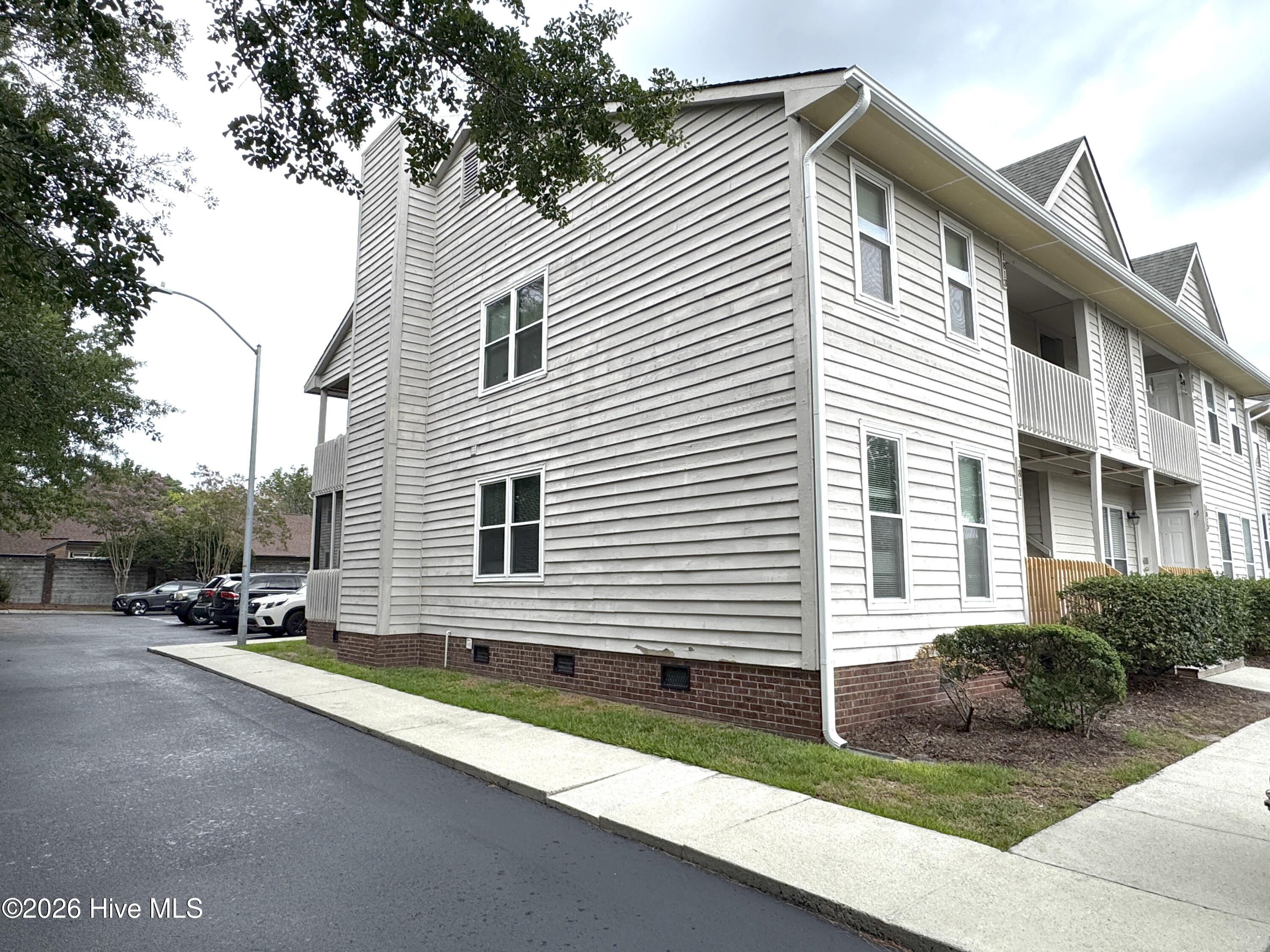 1811 Savannah Court — photo