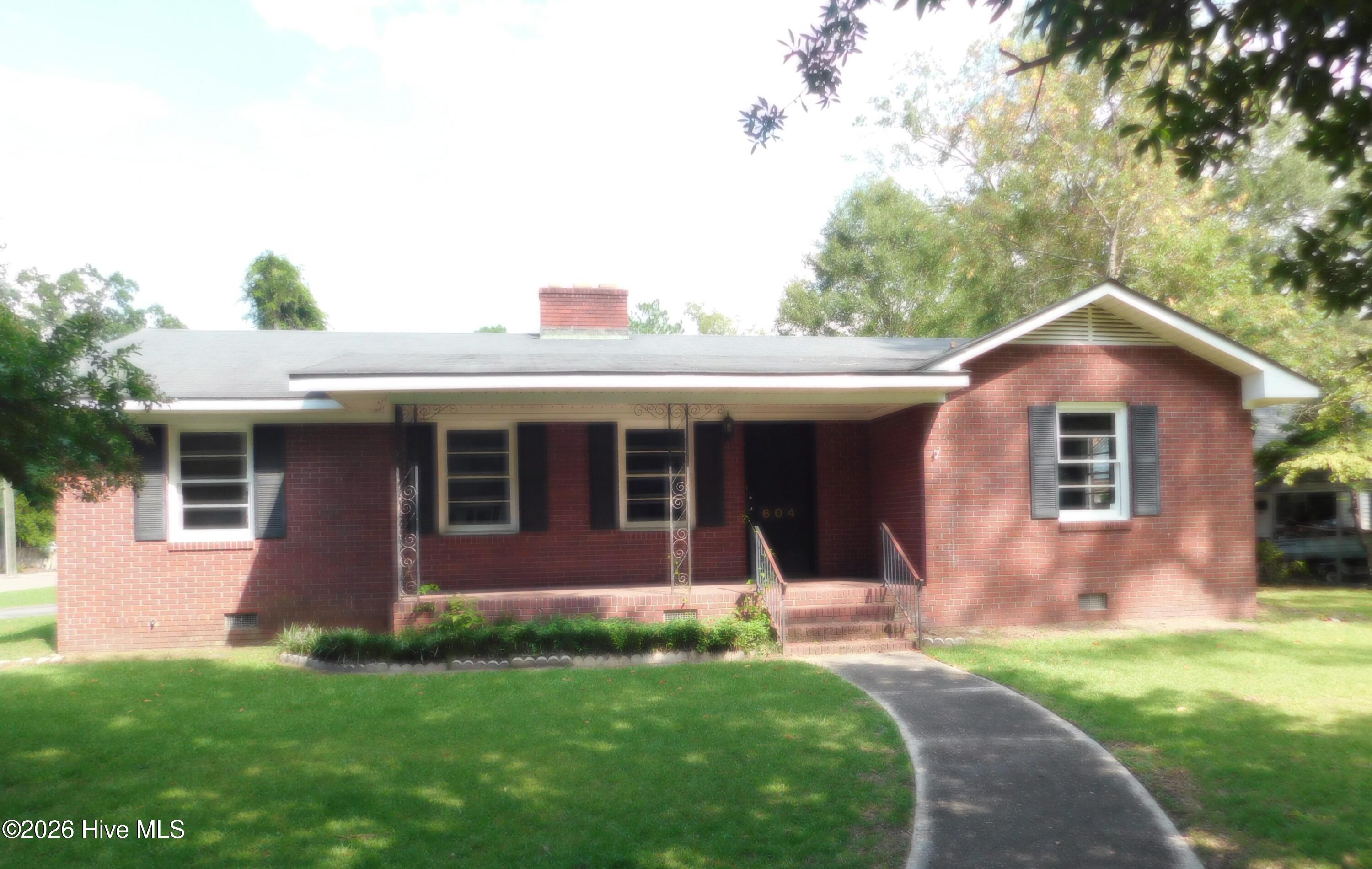 604 Everett Street — photo