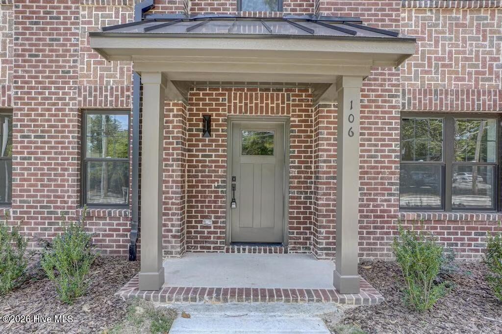 106 Lexington Lane — photo