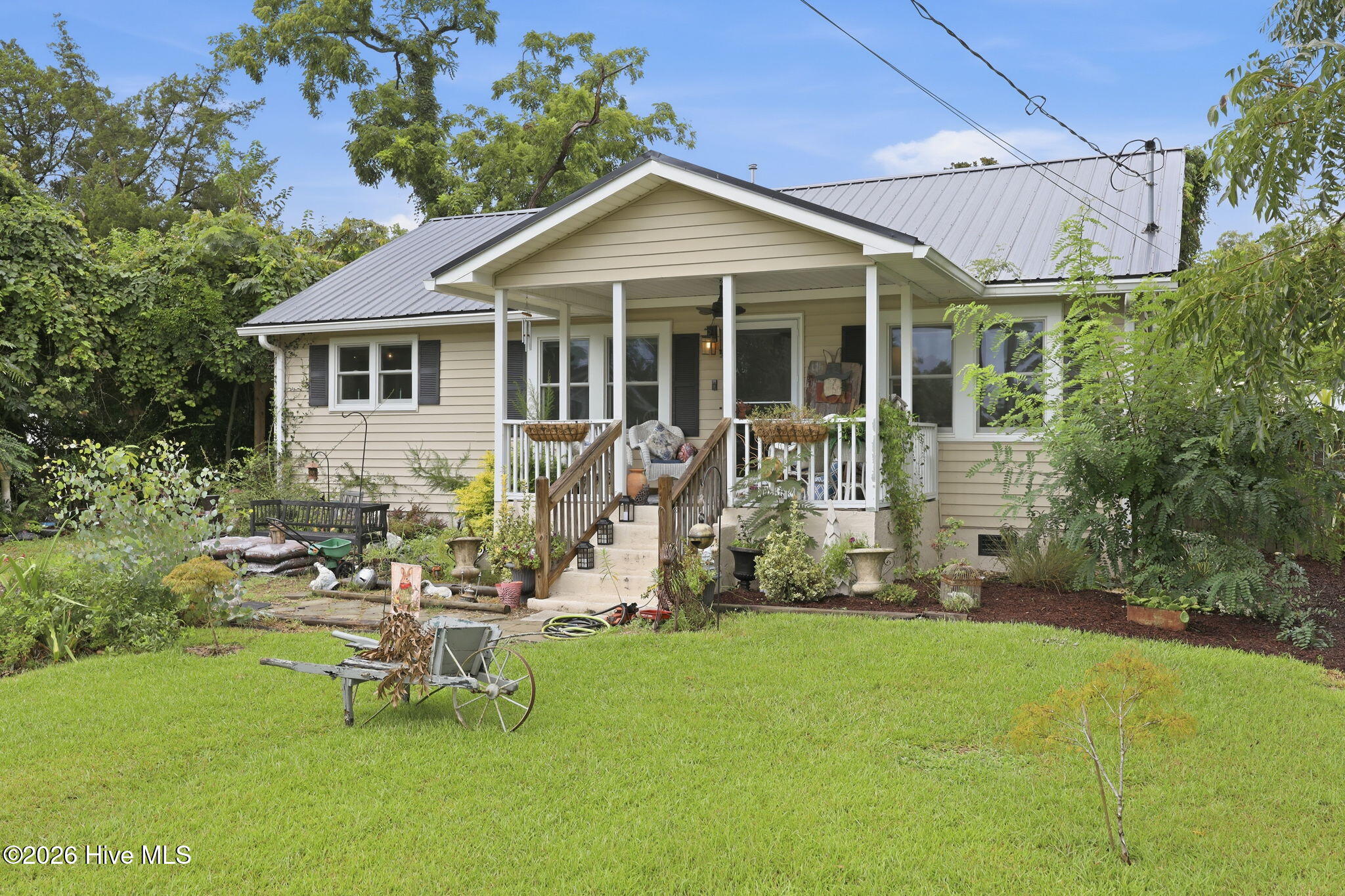 102 Ellington Street — photo