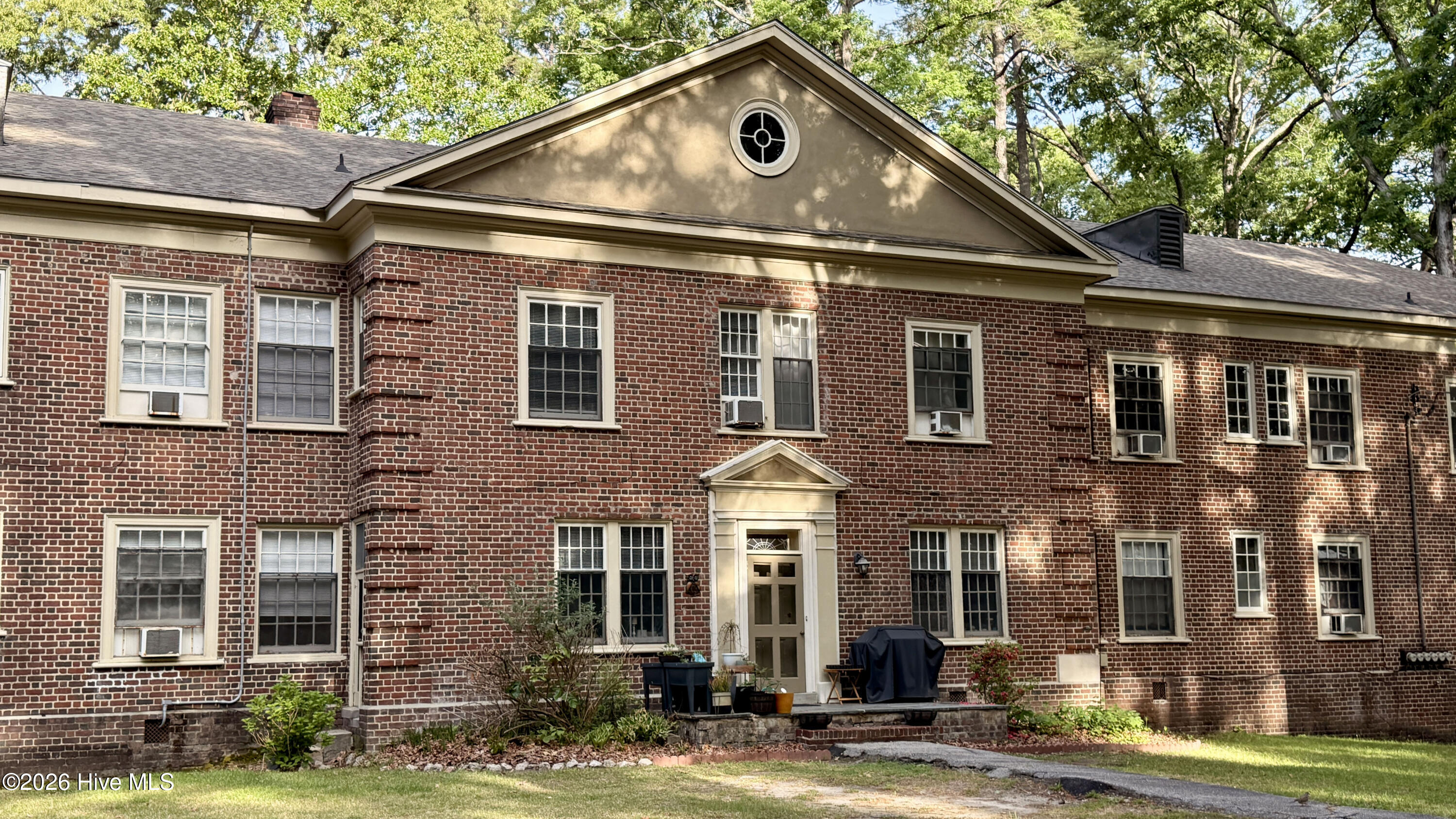 915 Raleigh Rd Parkway W, Wilson, NC 27896