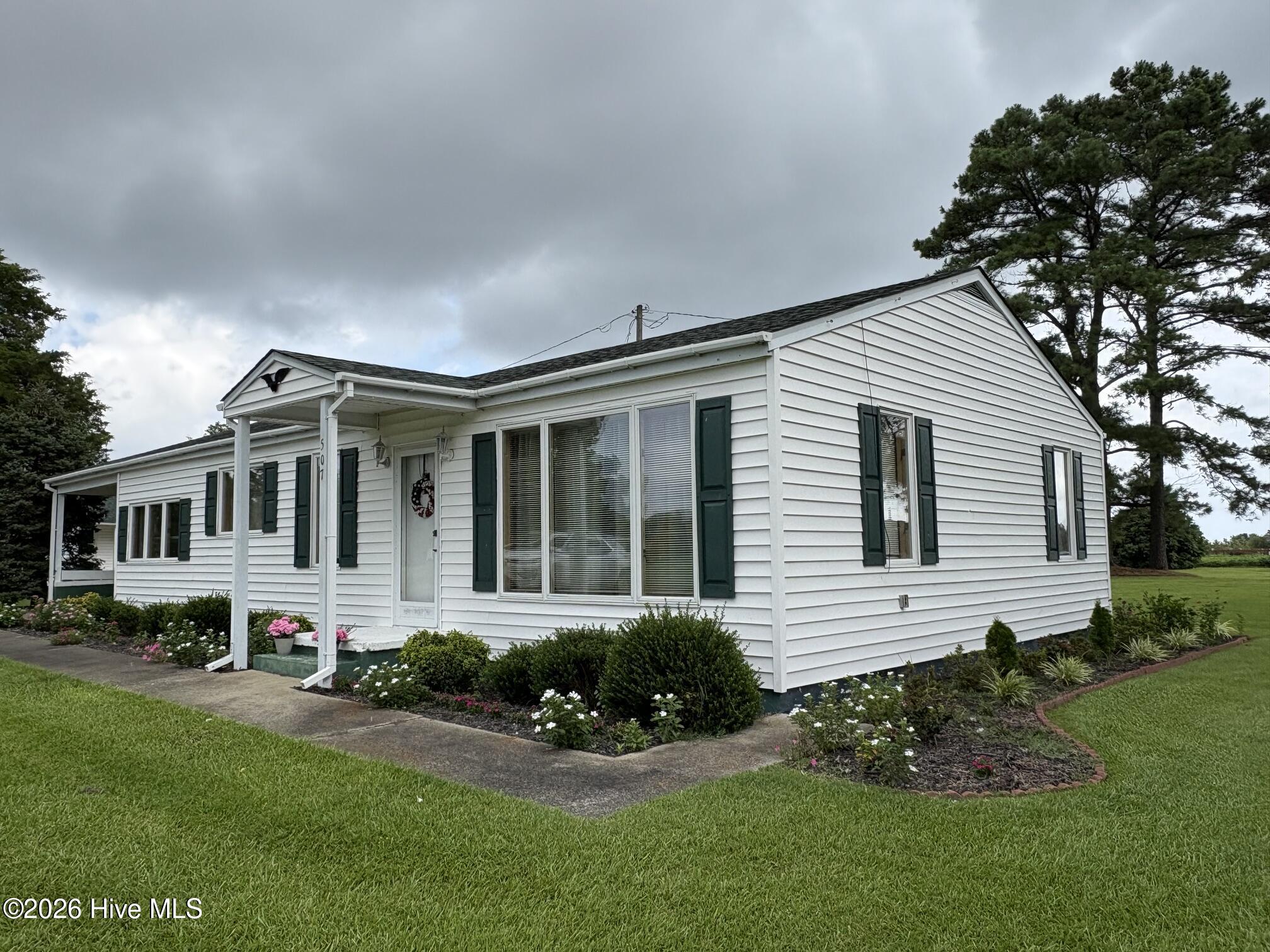 507 Narrow Shore Road — photo