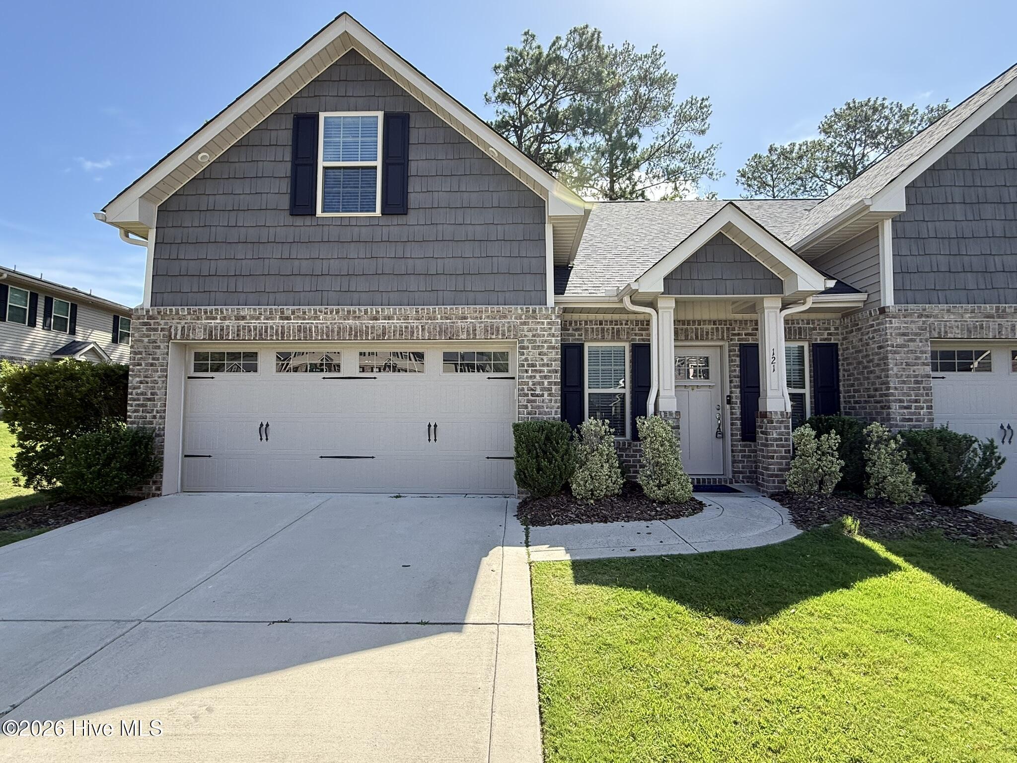 121 Lark Drive — photo