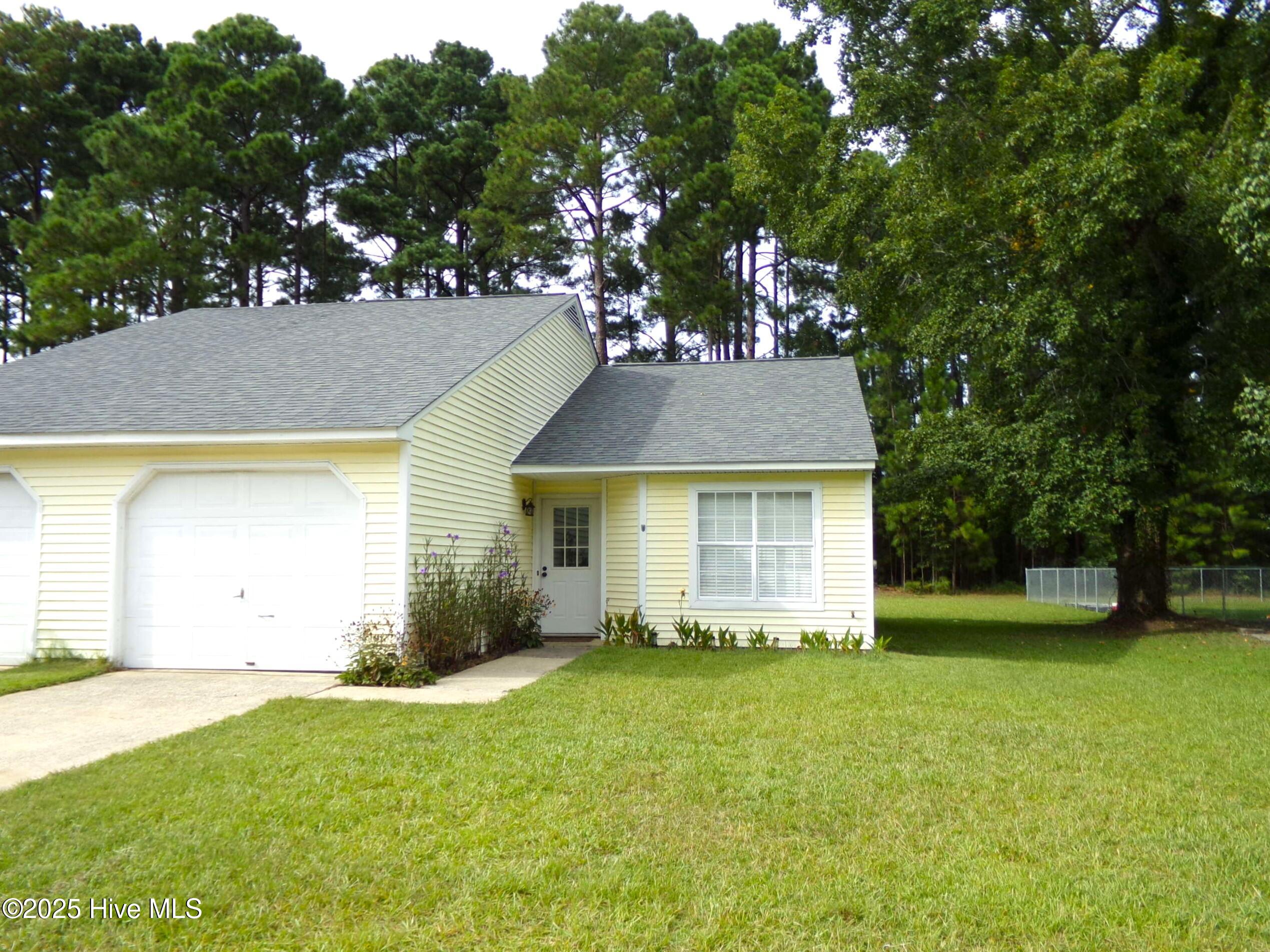127 Village Court — photo