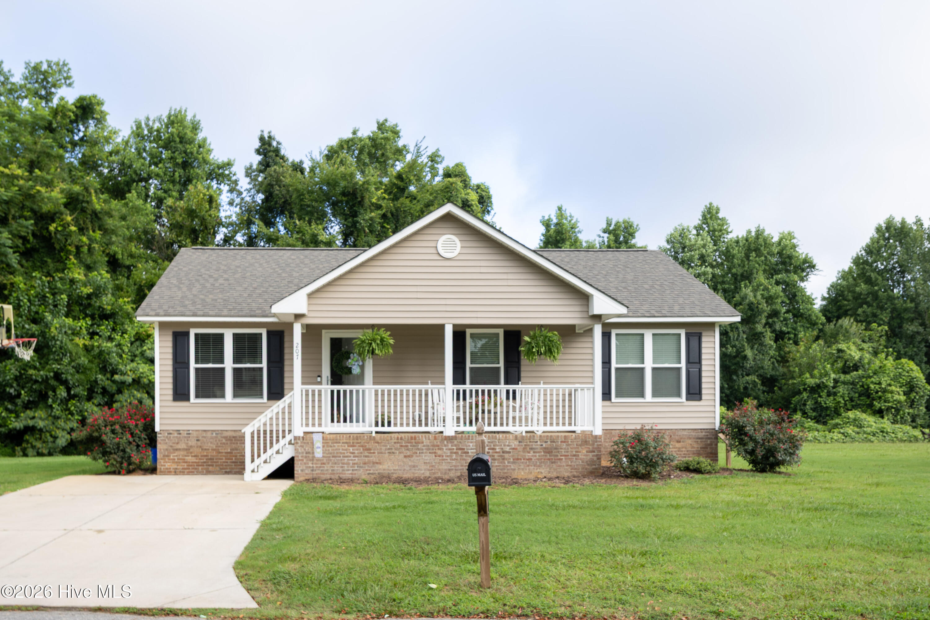 207 Dixie Circle — photo