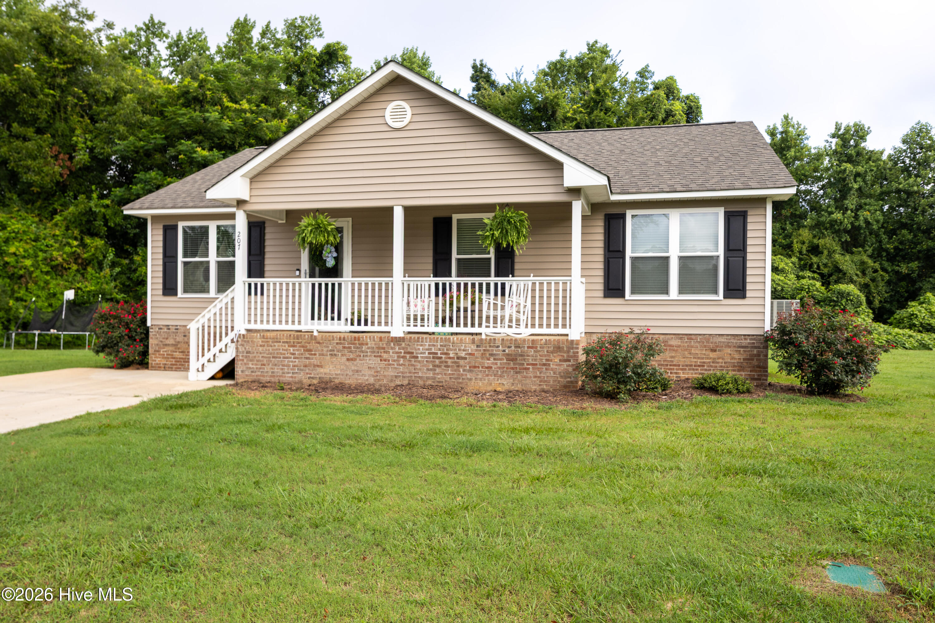 207 Dixie Circle, Clinton, NC 28328 — photo 3