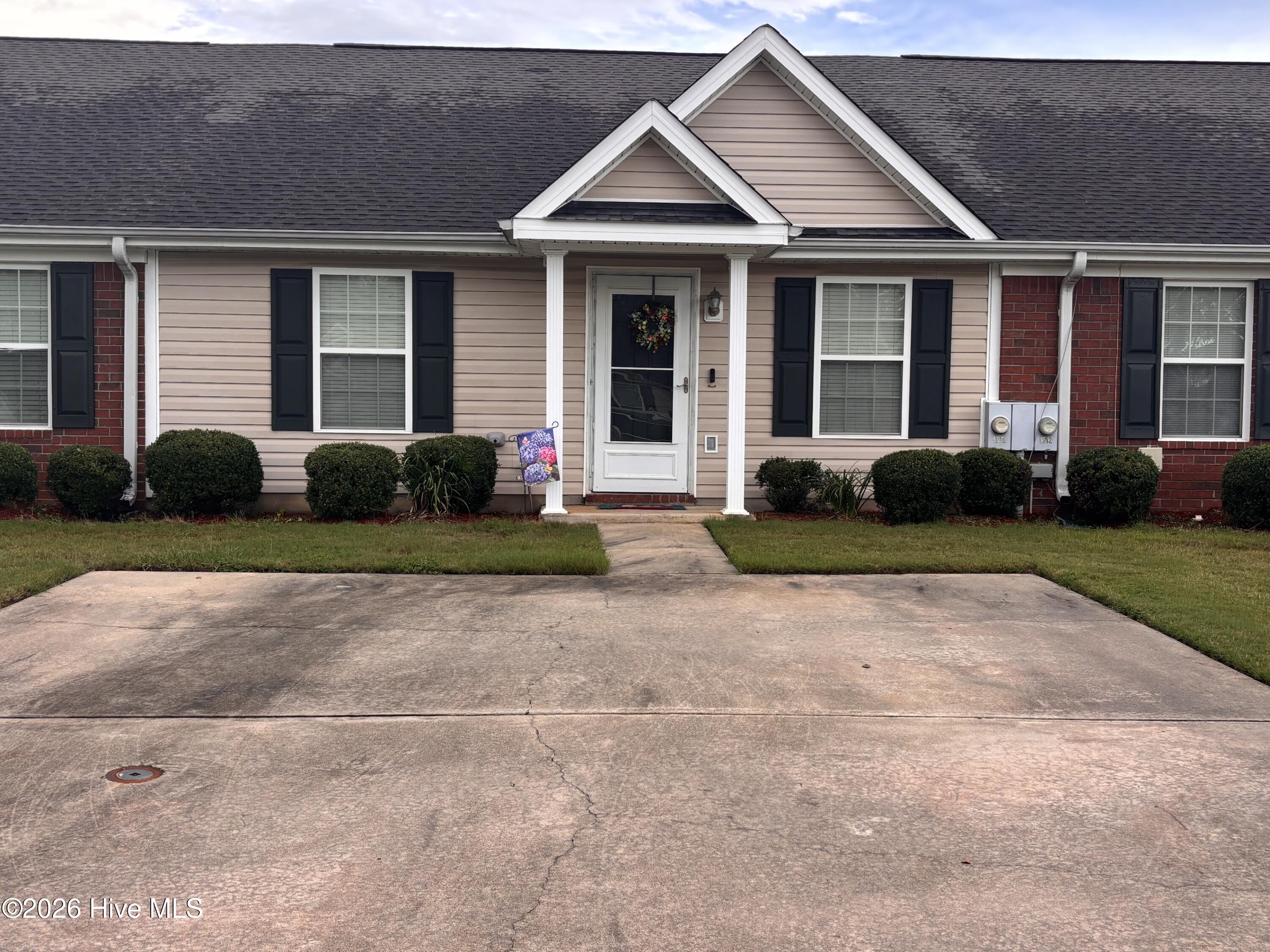 404 Newhaven Court — photo