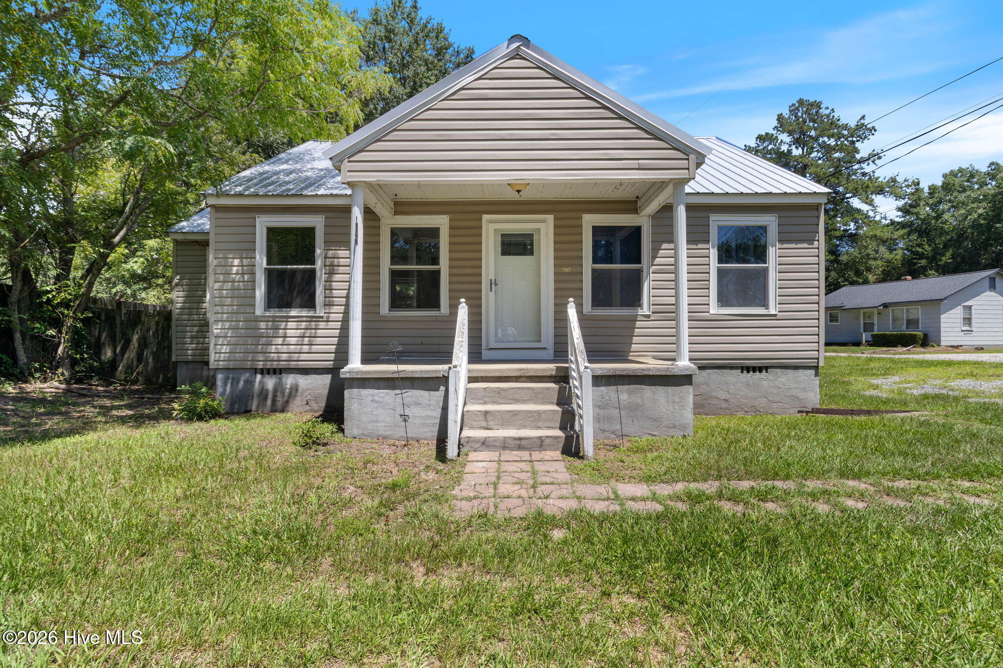 707 E Broad Street — photo