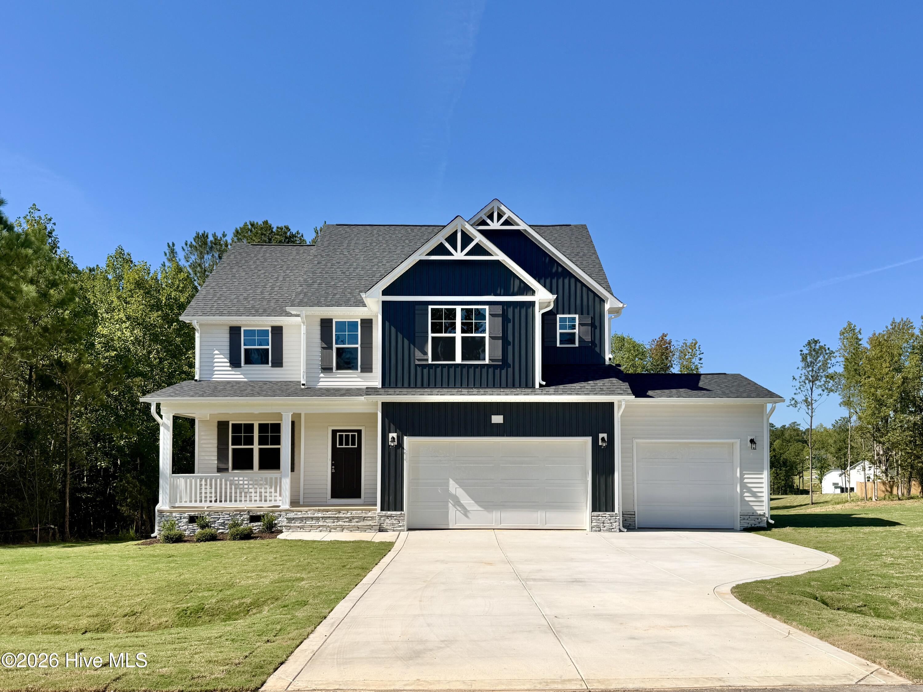 320 One Tree Hill — photo
