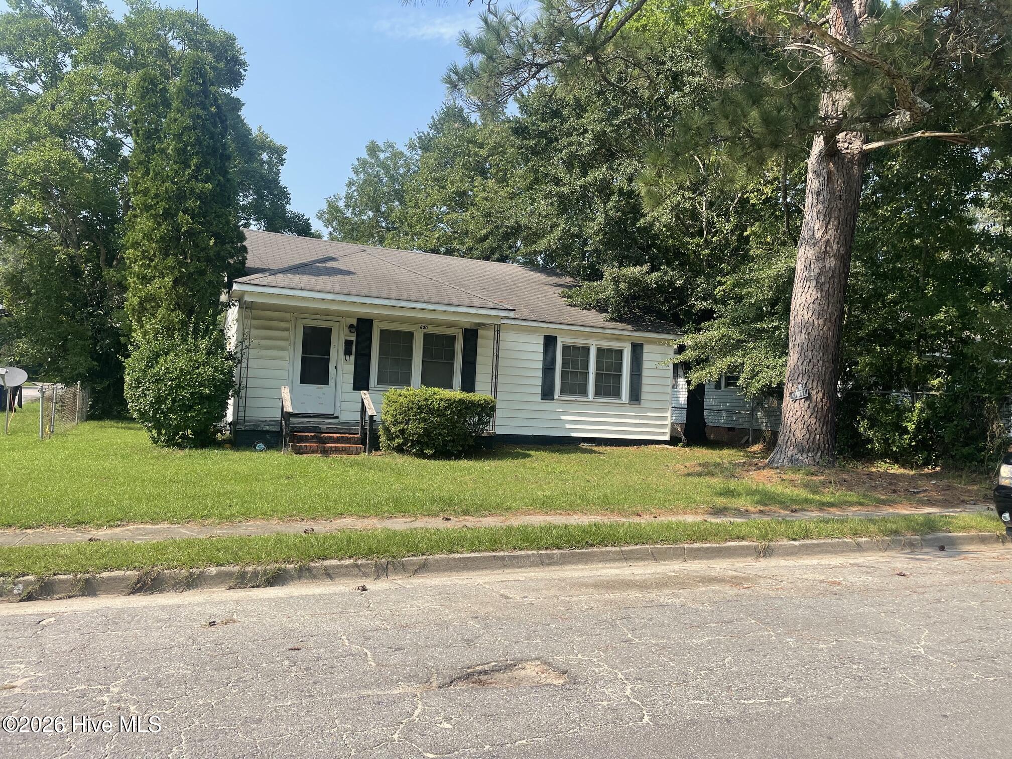 600 Dixon Street — photo