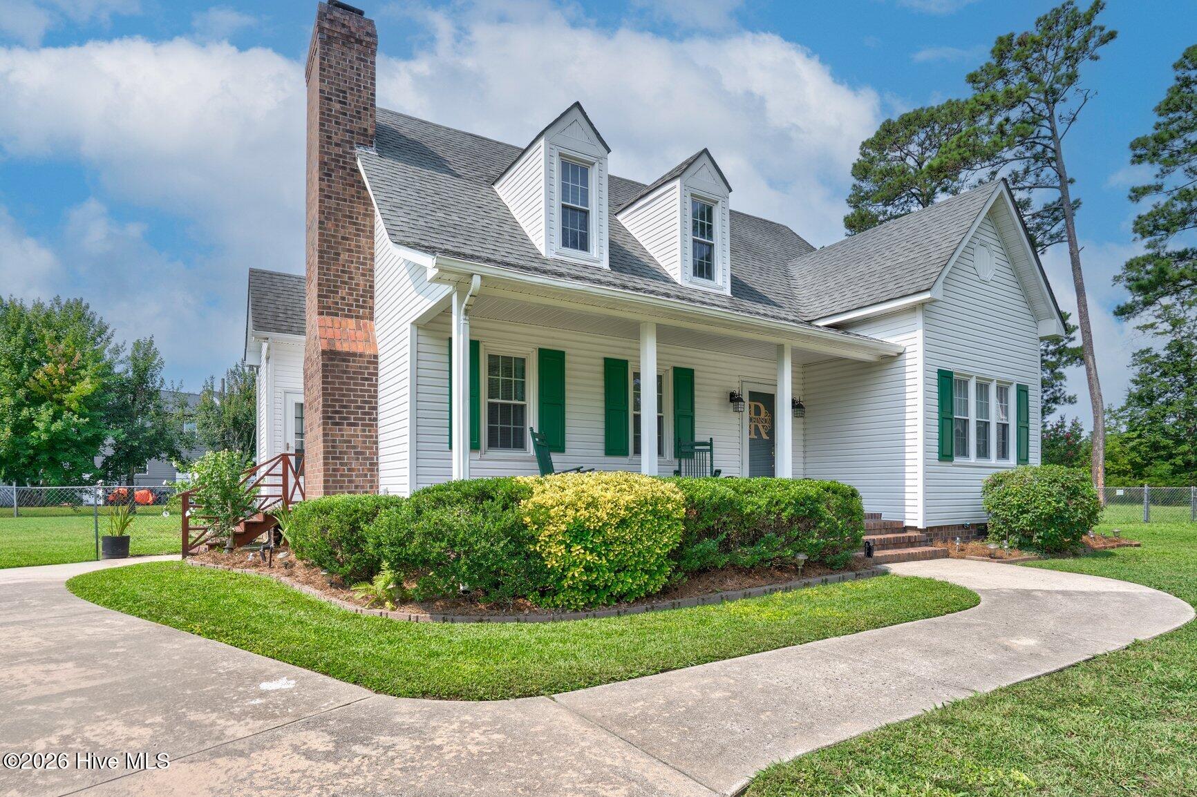 128 S Applewood Court — photo