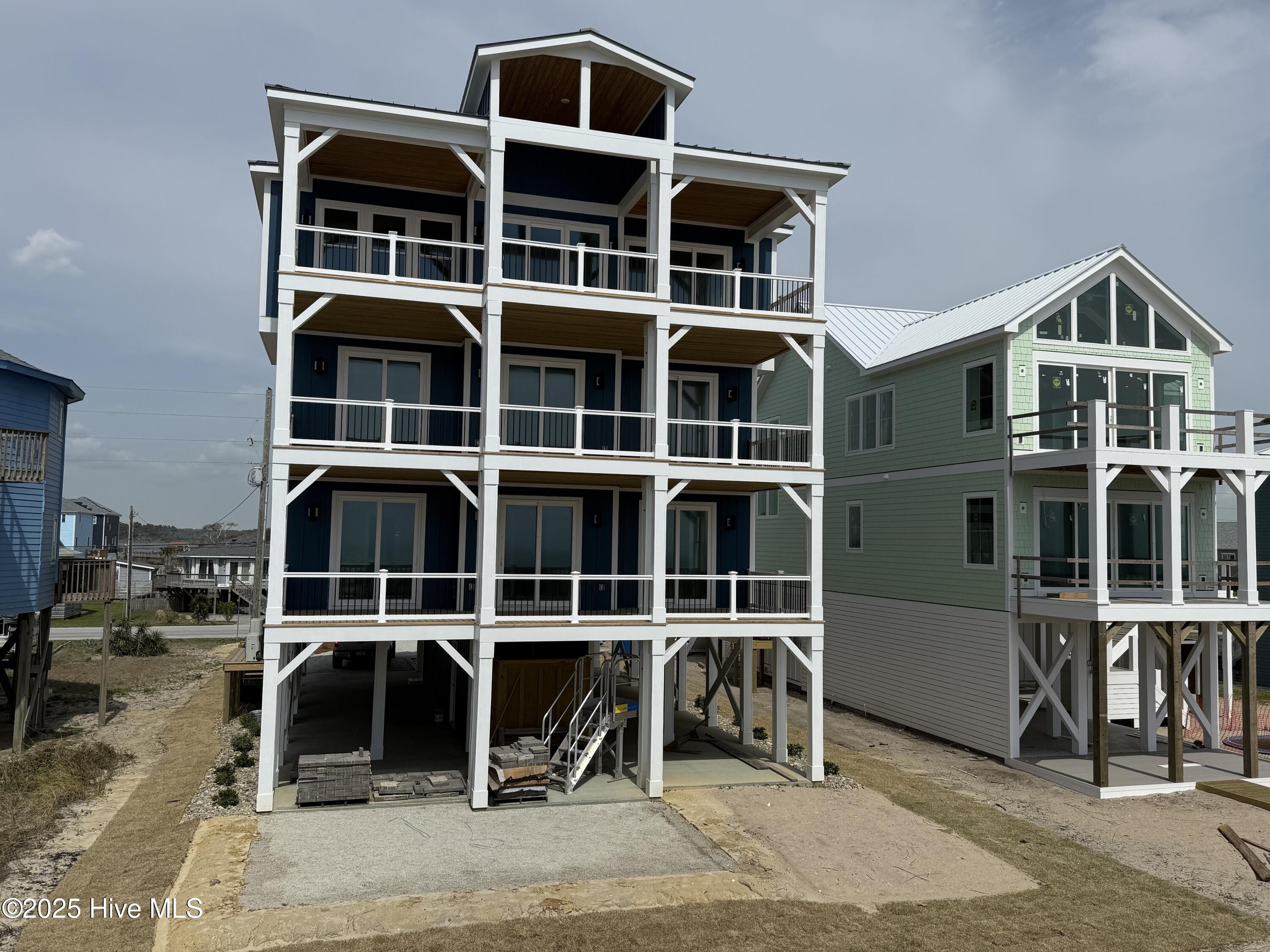 3048 Island Drive . — photo