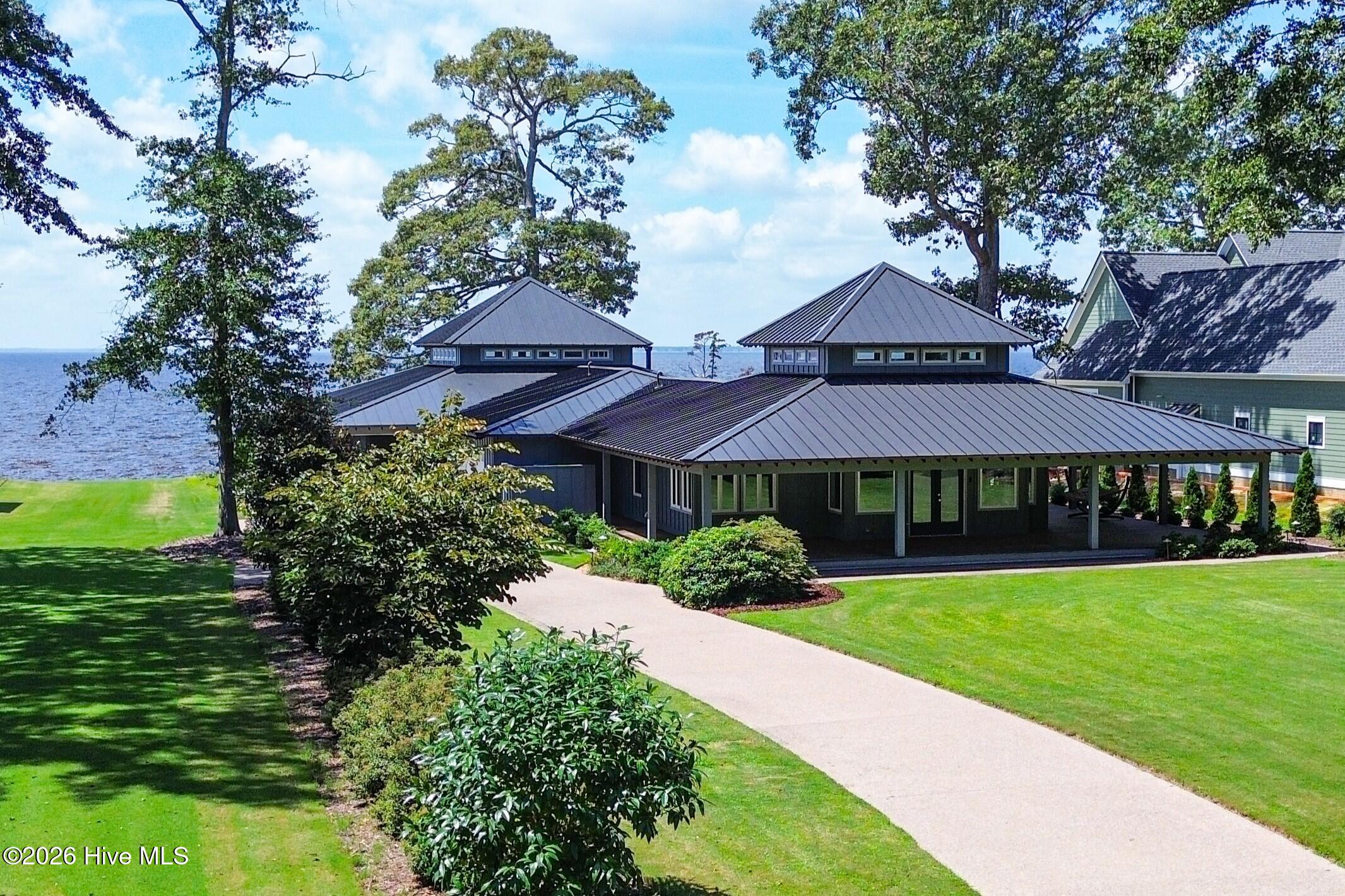 111 Heritage Point Drive — photo
