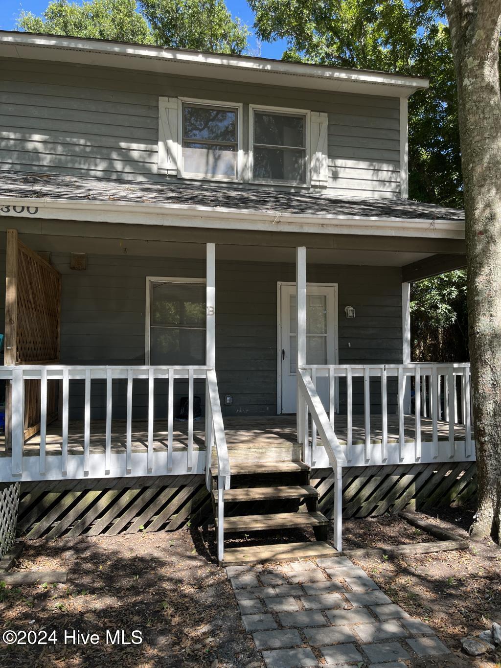 300 Lee Drive B — photo