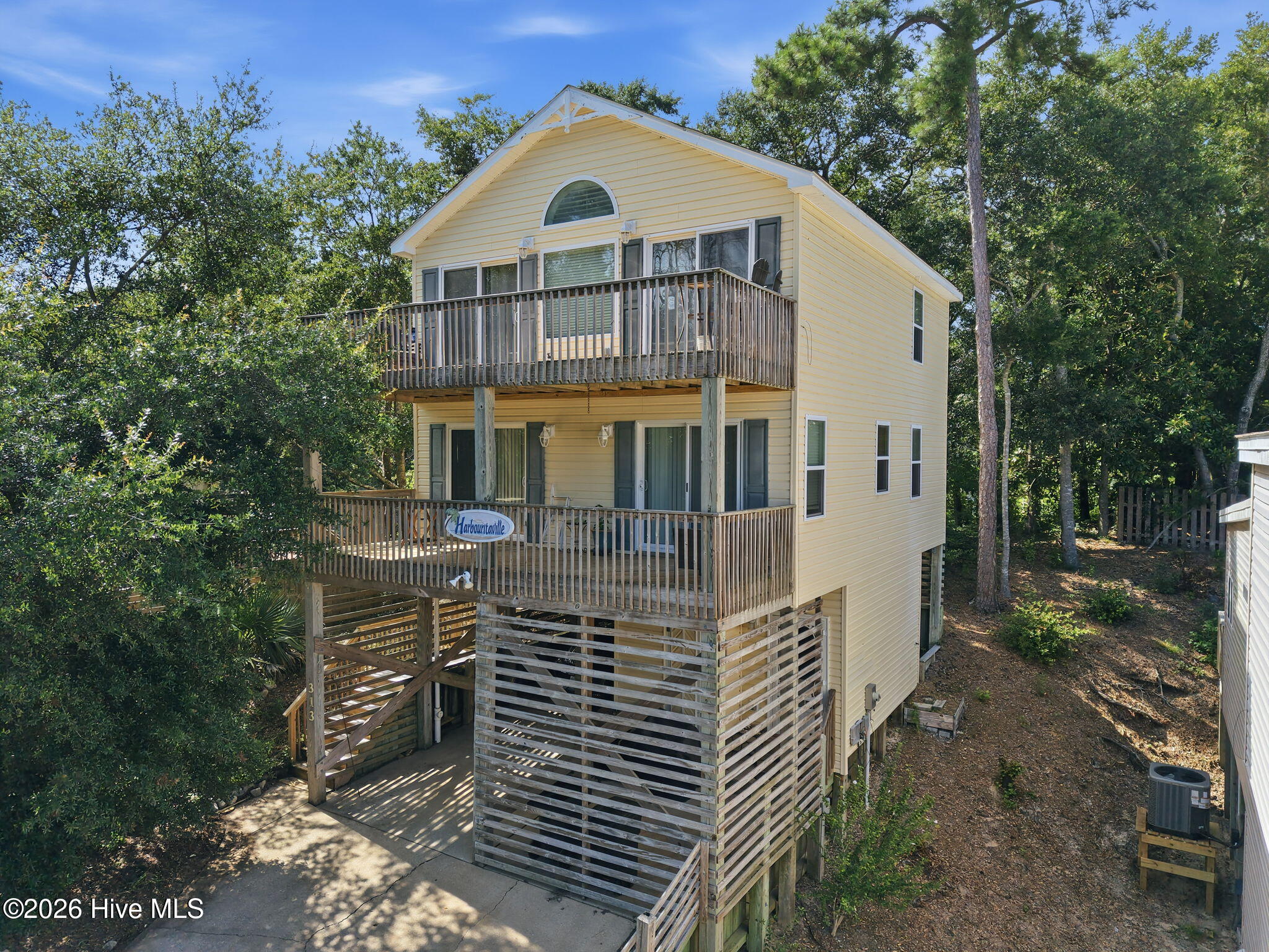 313 Sir Chandler Drive — photo