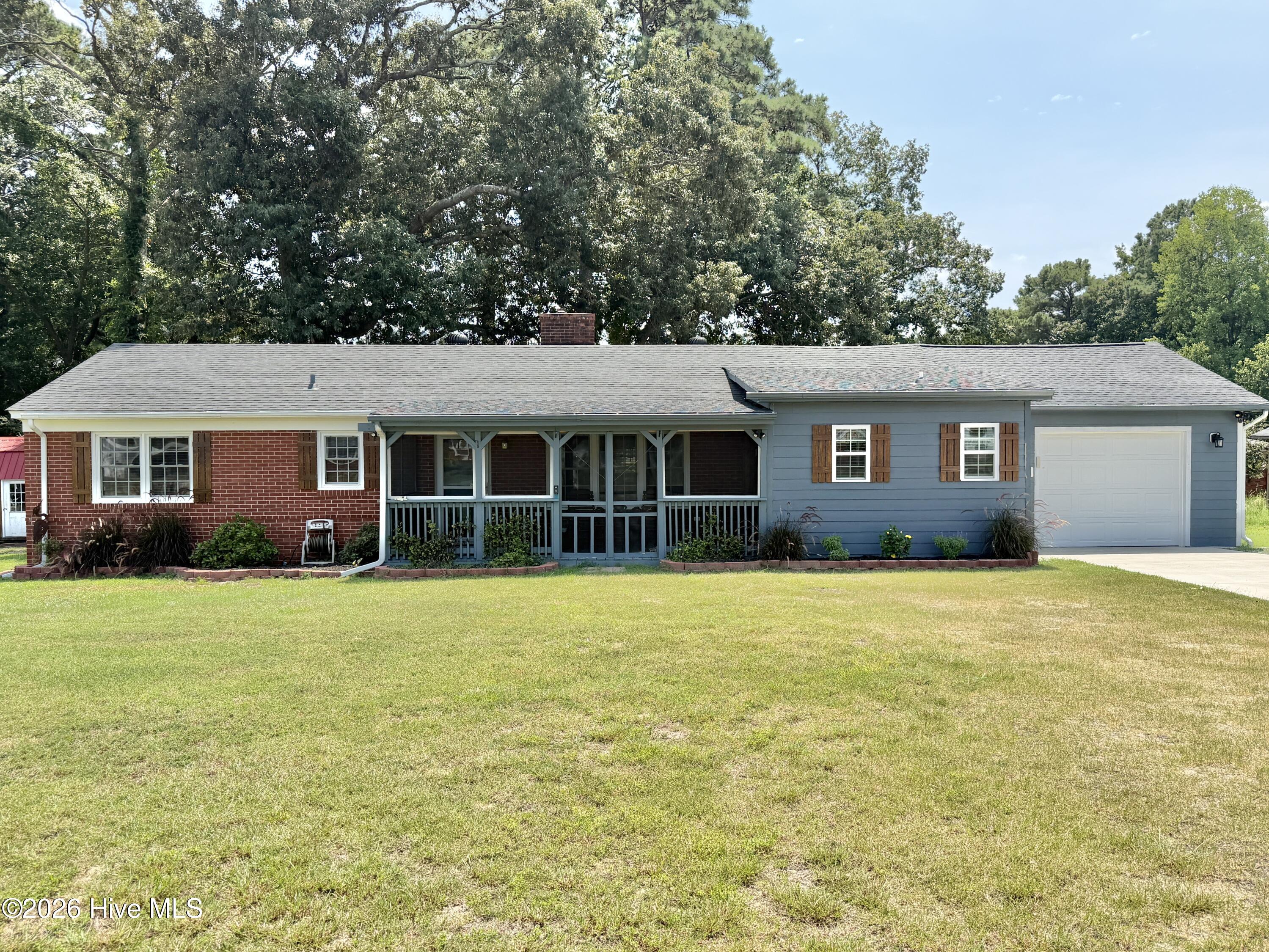 206 Crestwood Drive — photo