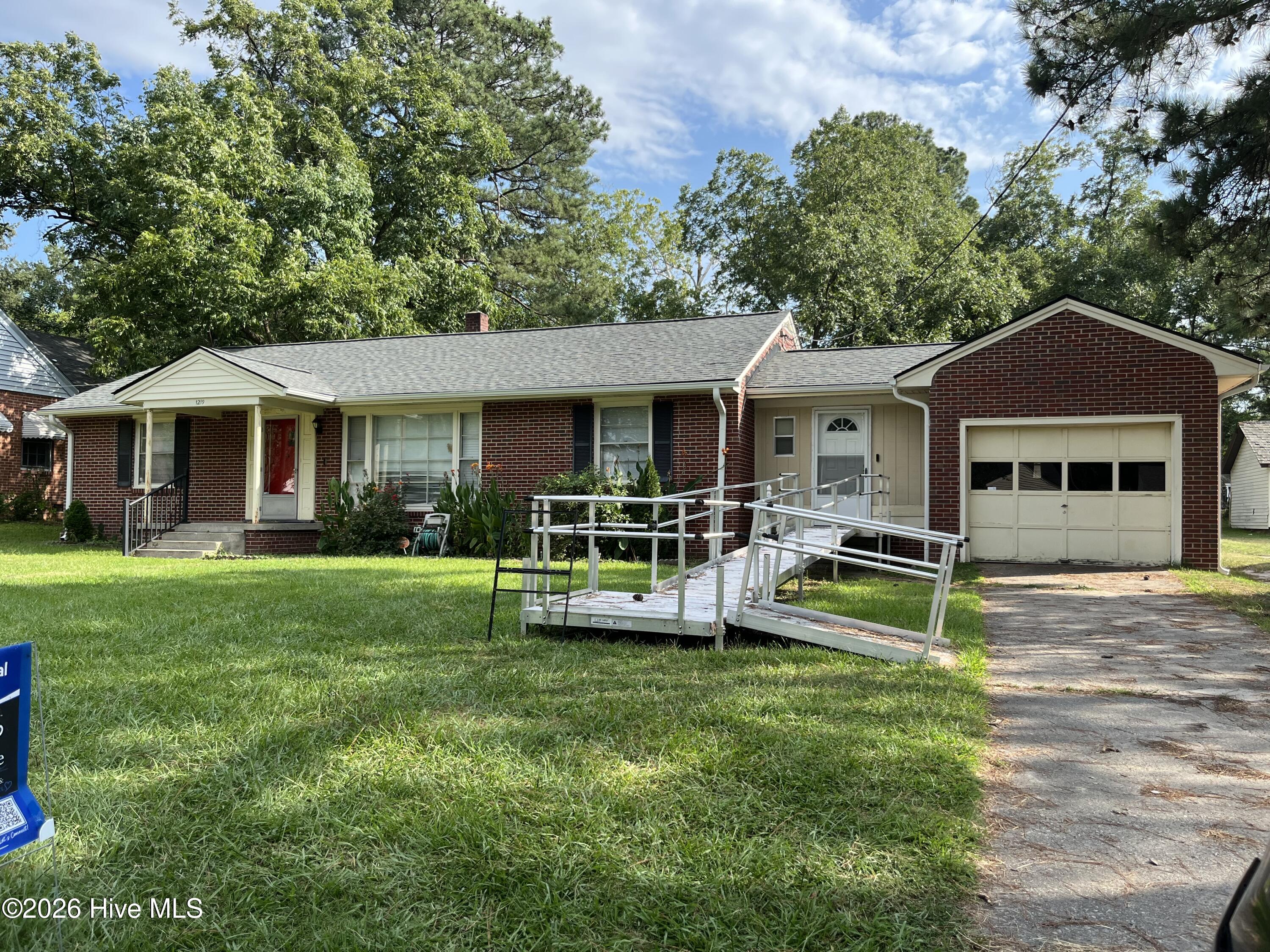 1219 W Thomas Street — photo