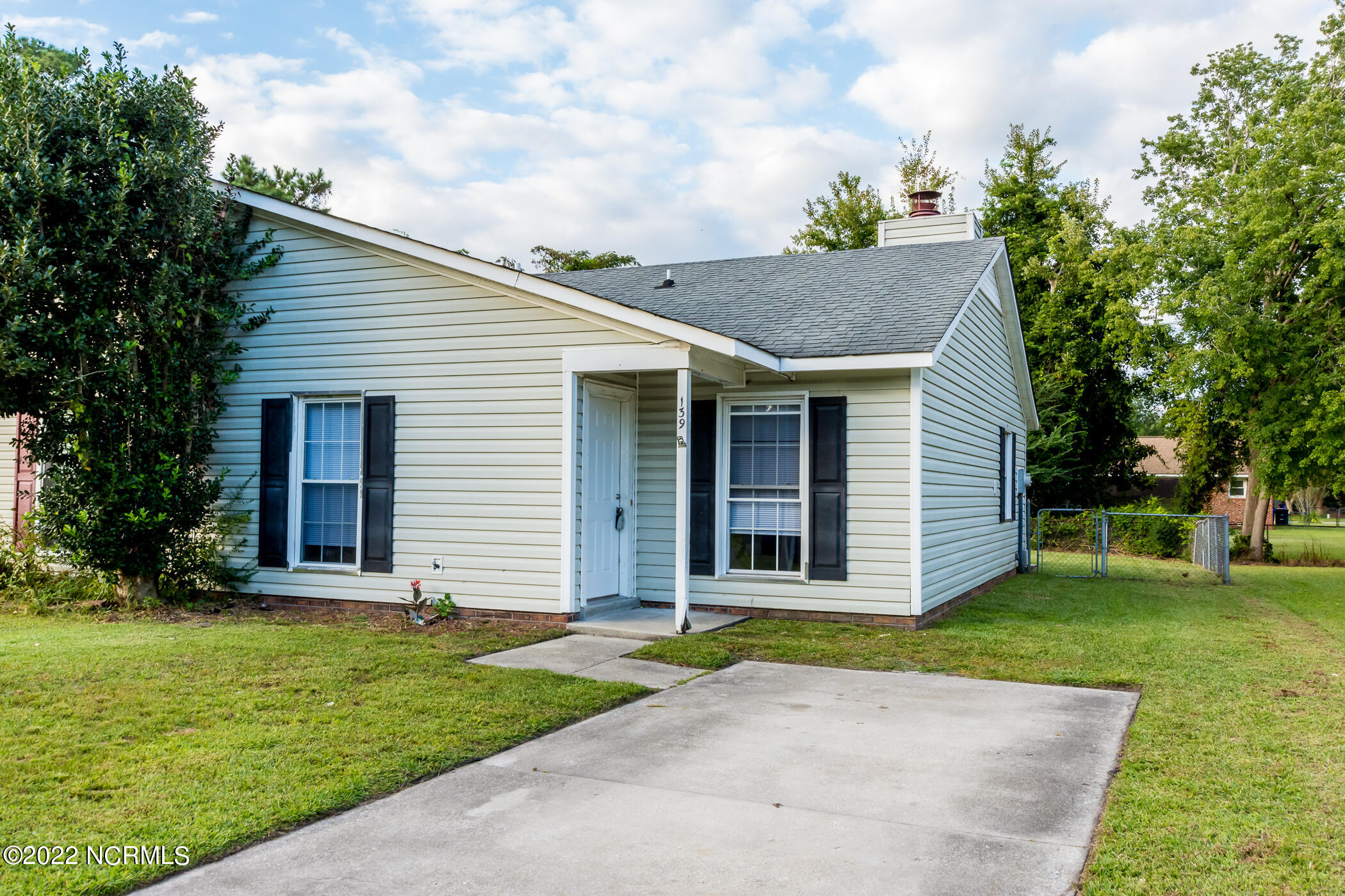 139 Village Circle — photo