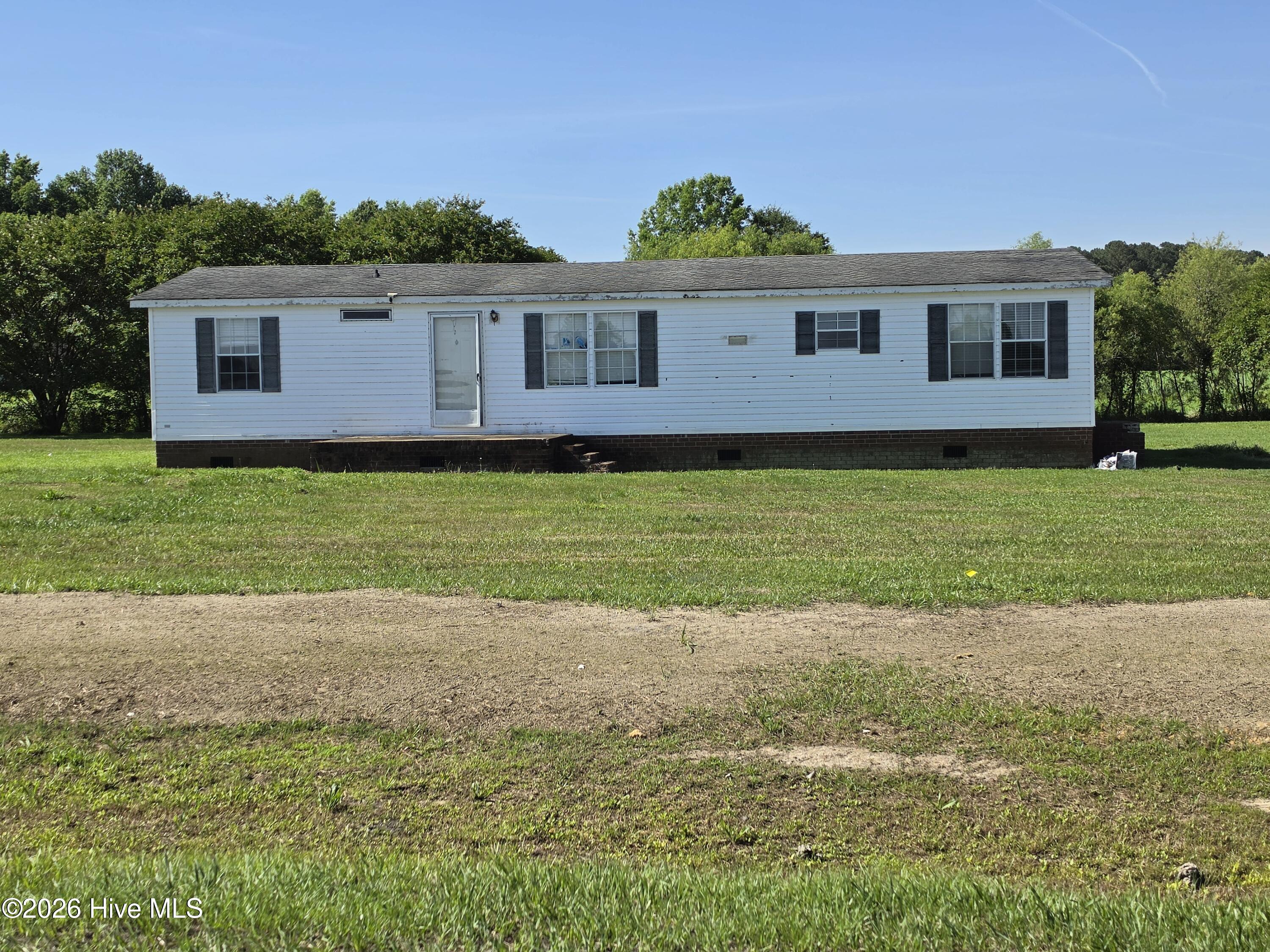 1142 E Nc 102 E — photo
