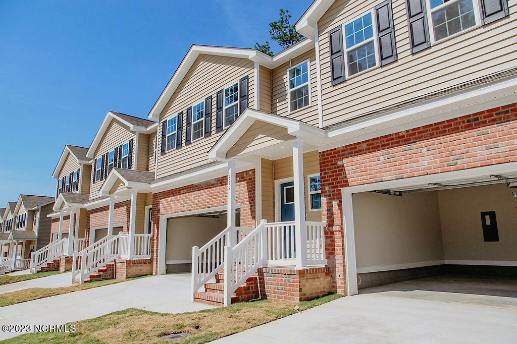 816 Ducks Landing — photo