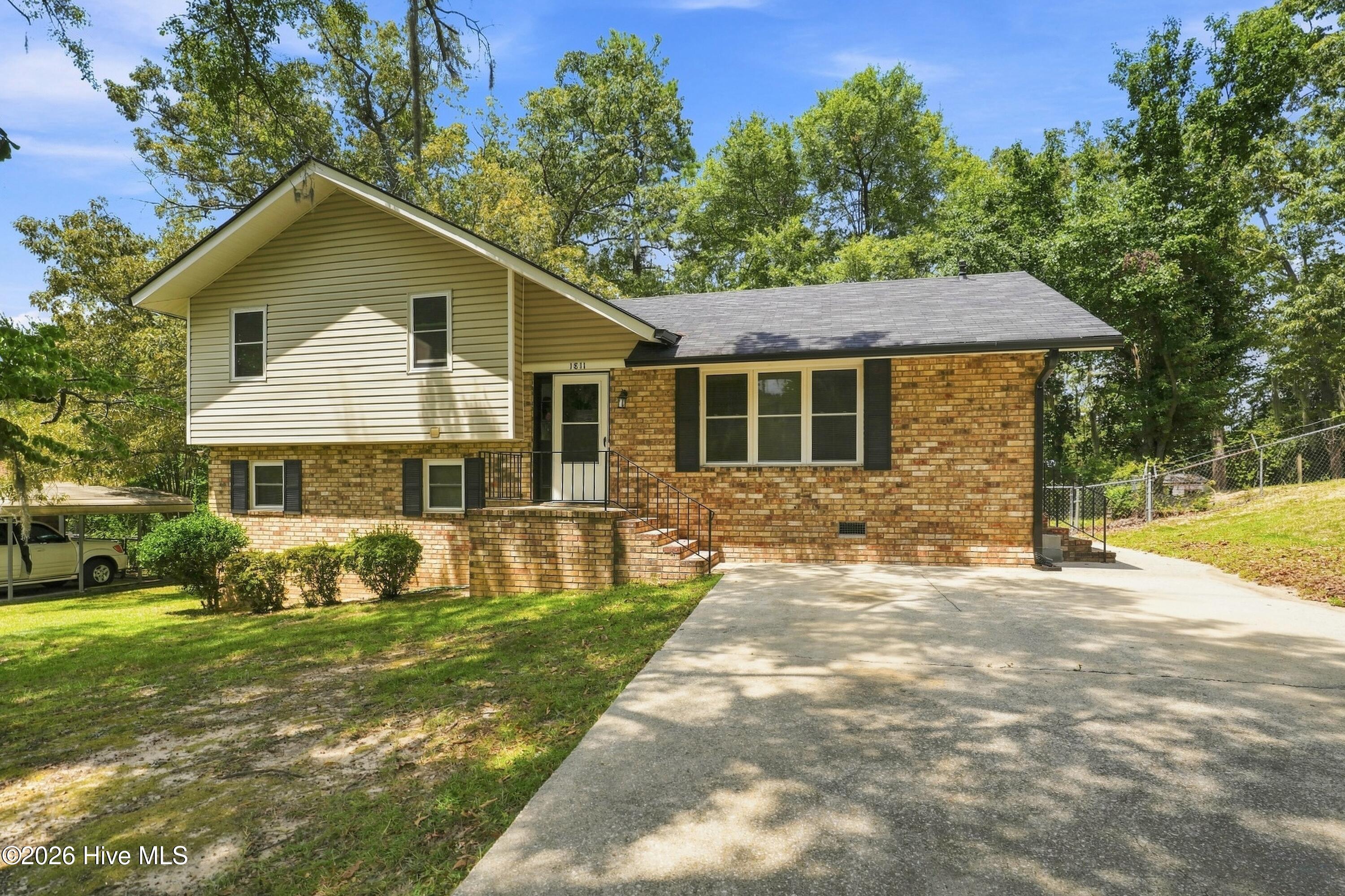 1811 N Barton Drive — photo
