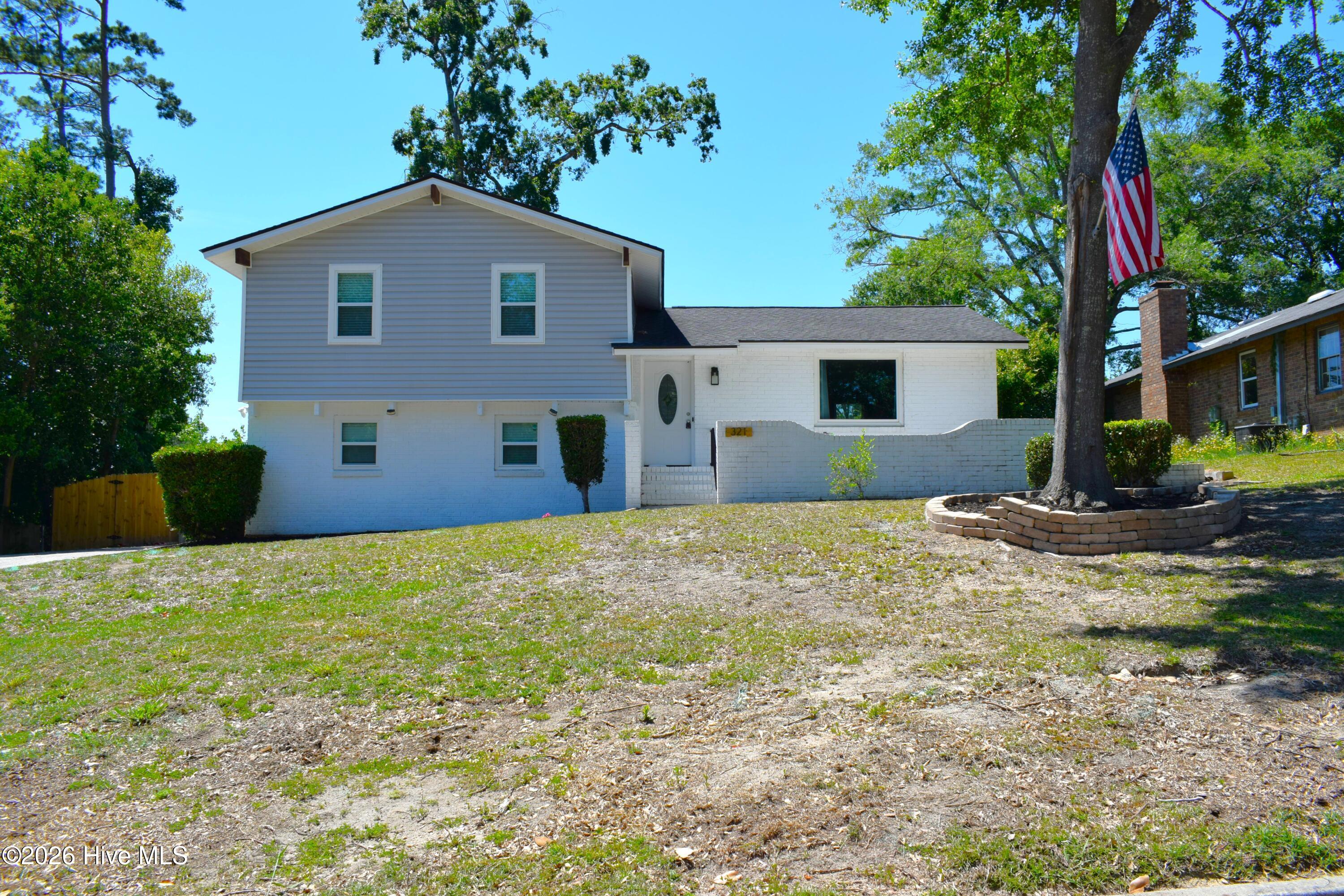 321 Oak Lake Drive — photo