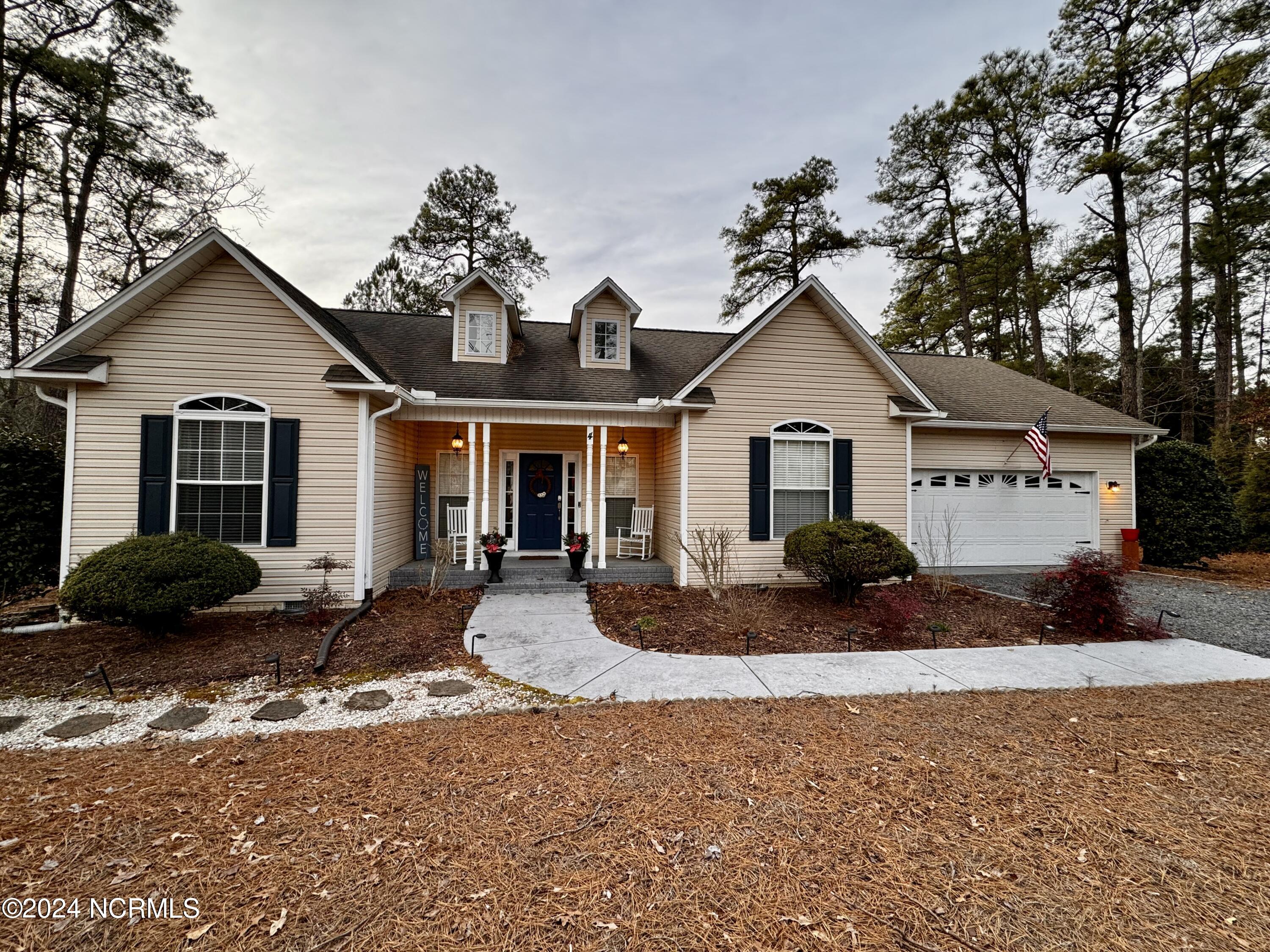 4 Lake Court — photo