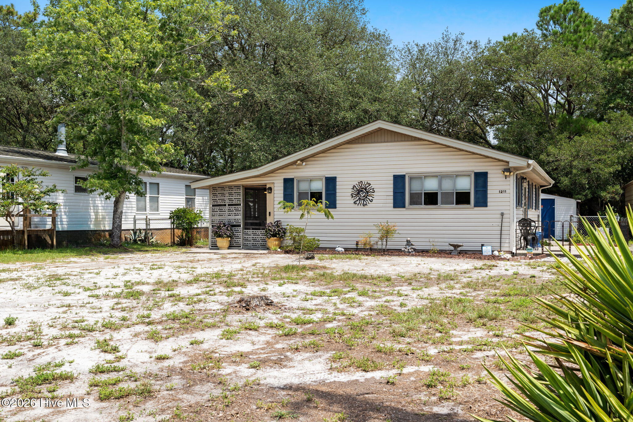 1211 Oak Court SW — photo