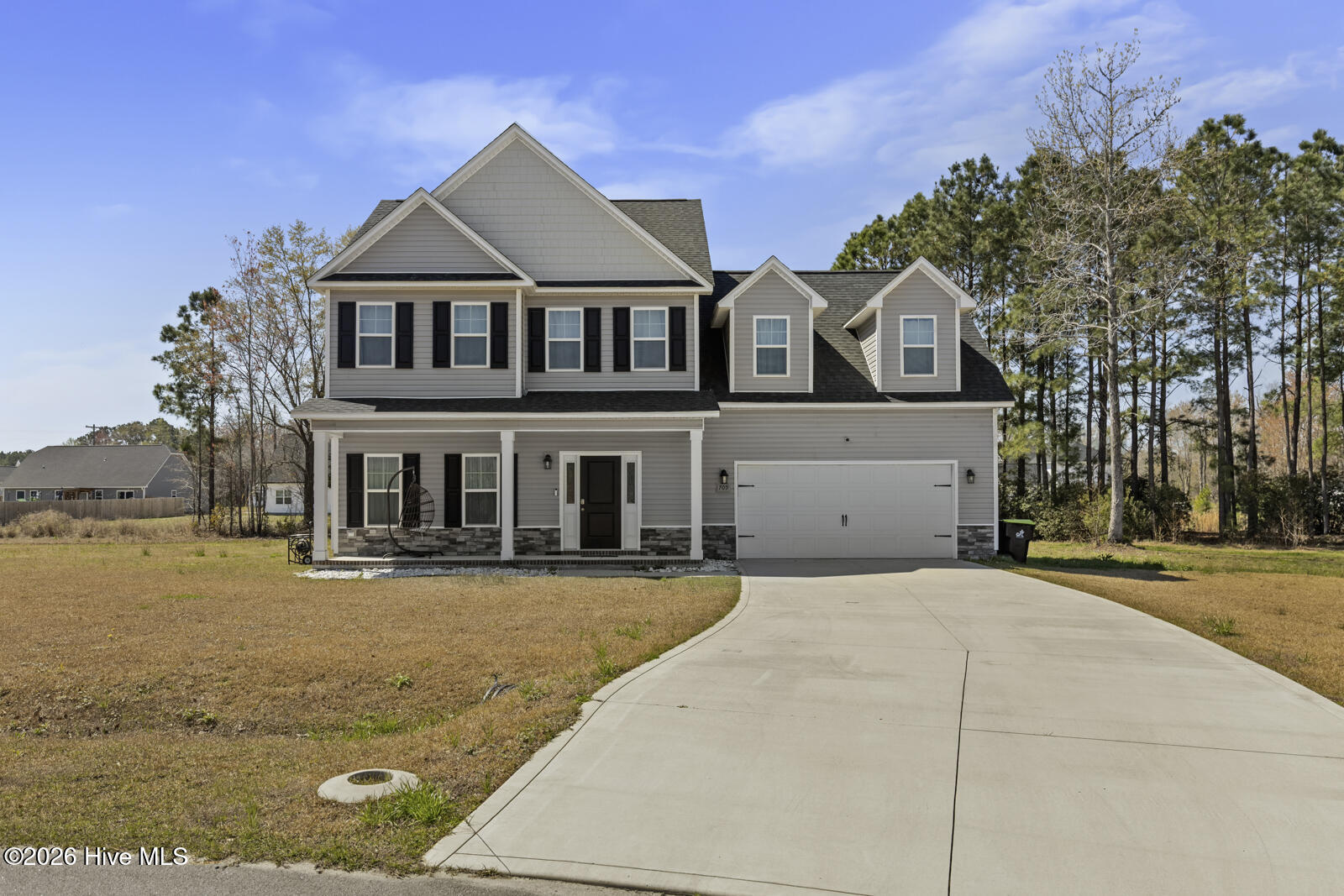 709 W Warner Court — photo
