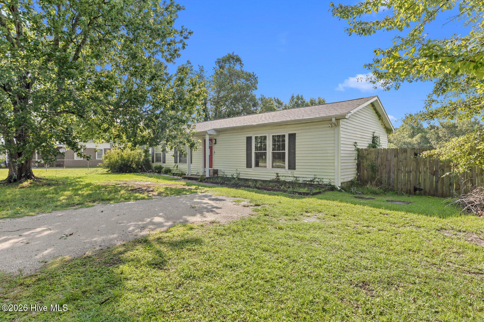 651 Queens Creek Road — photo
