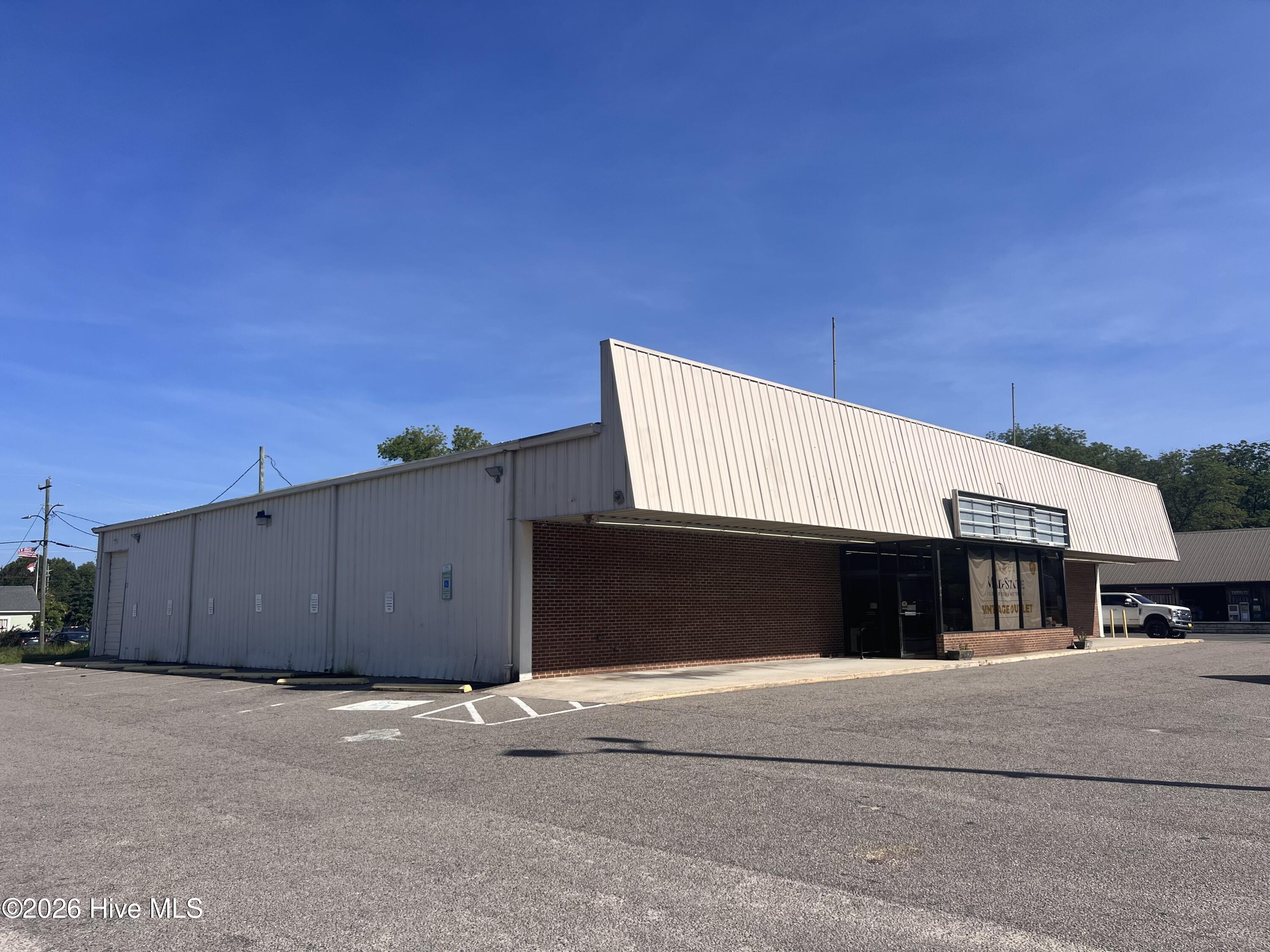 177 N Sycamore Street — photo