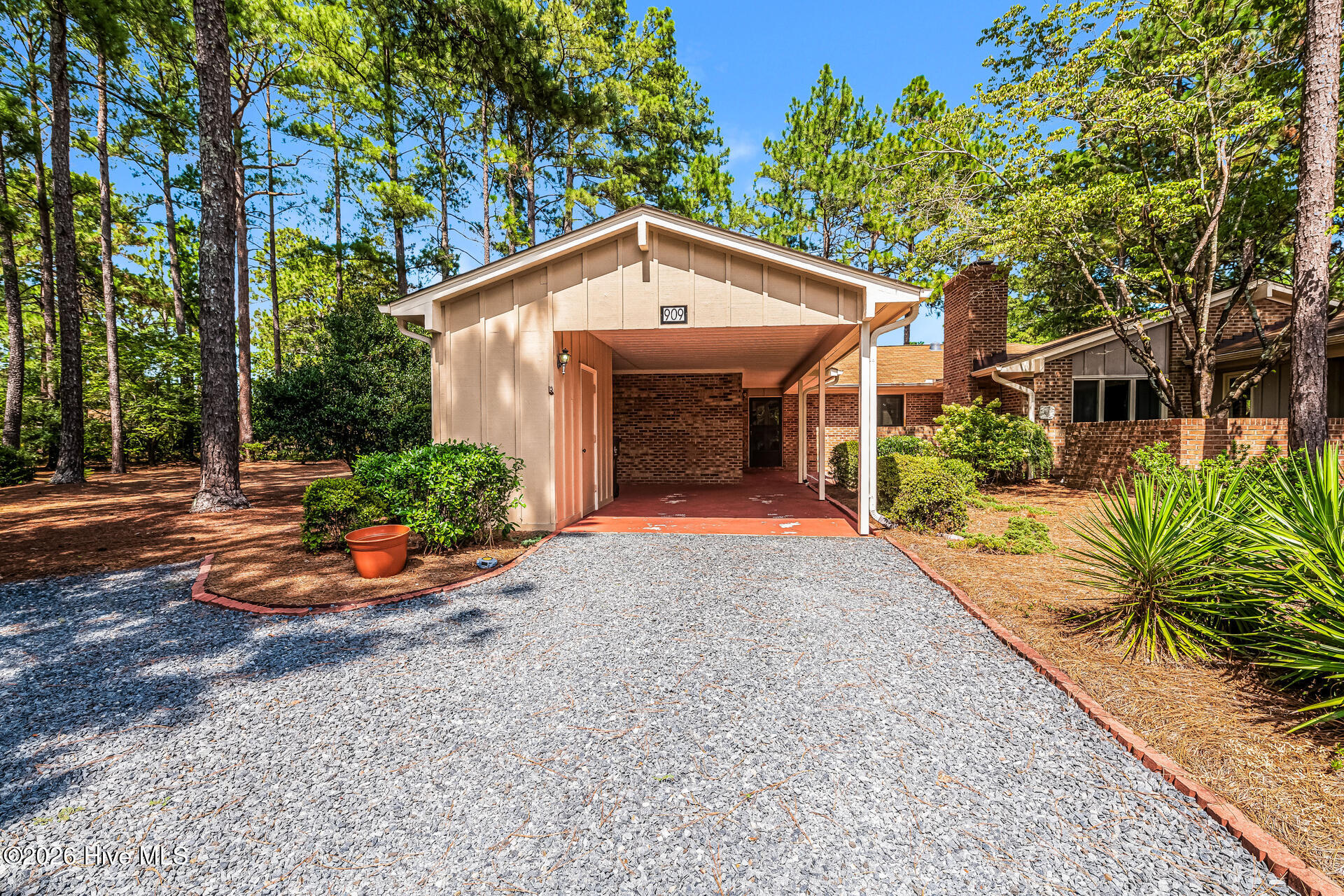 909 Satinwood Court — photo