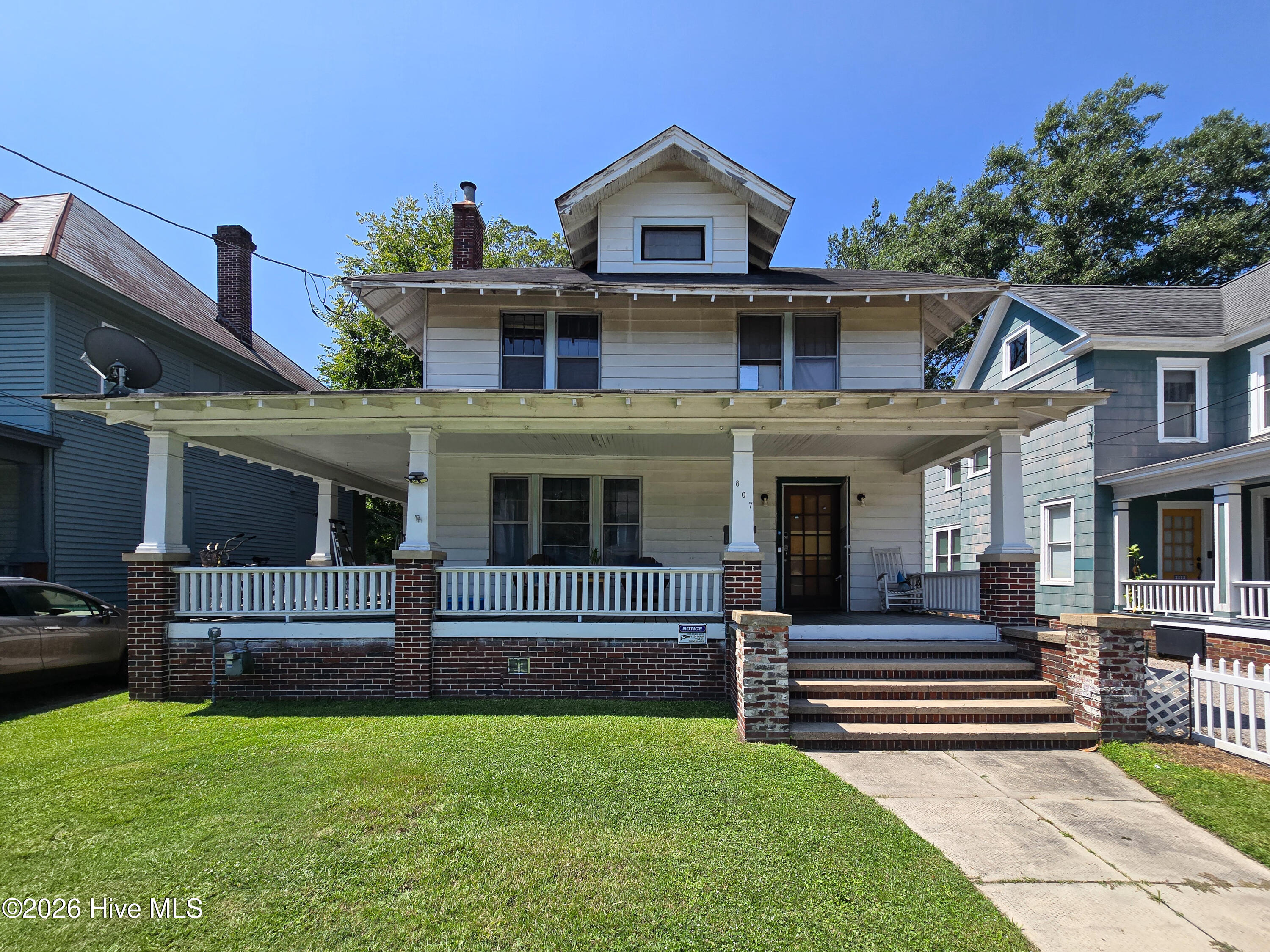 807 N Road Street — photo