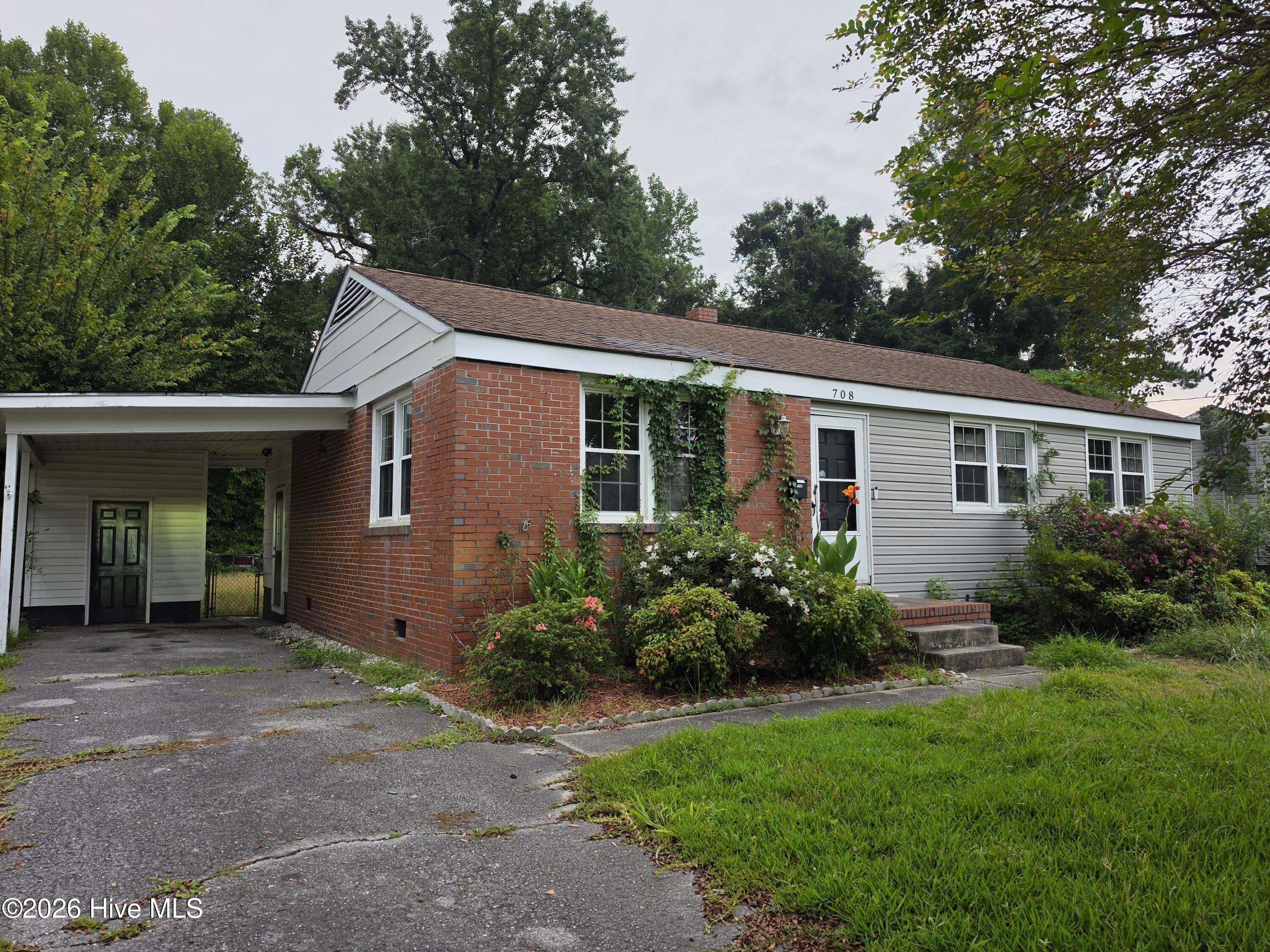 708 Barn Street — photo