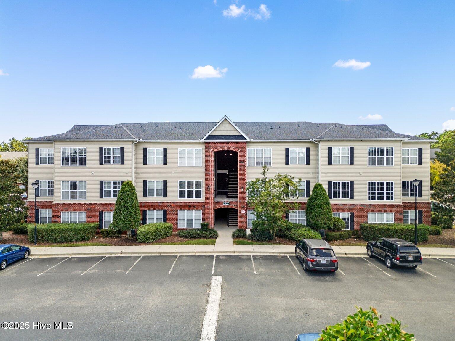 2820 Bloomfield Lane Unit 207 — photo