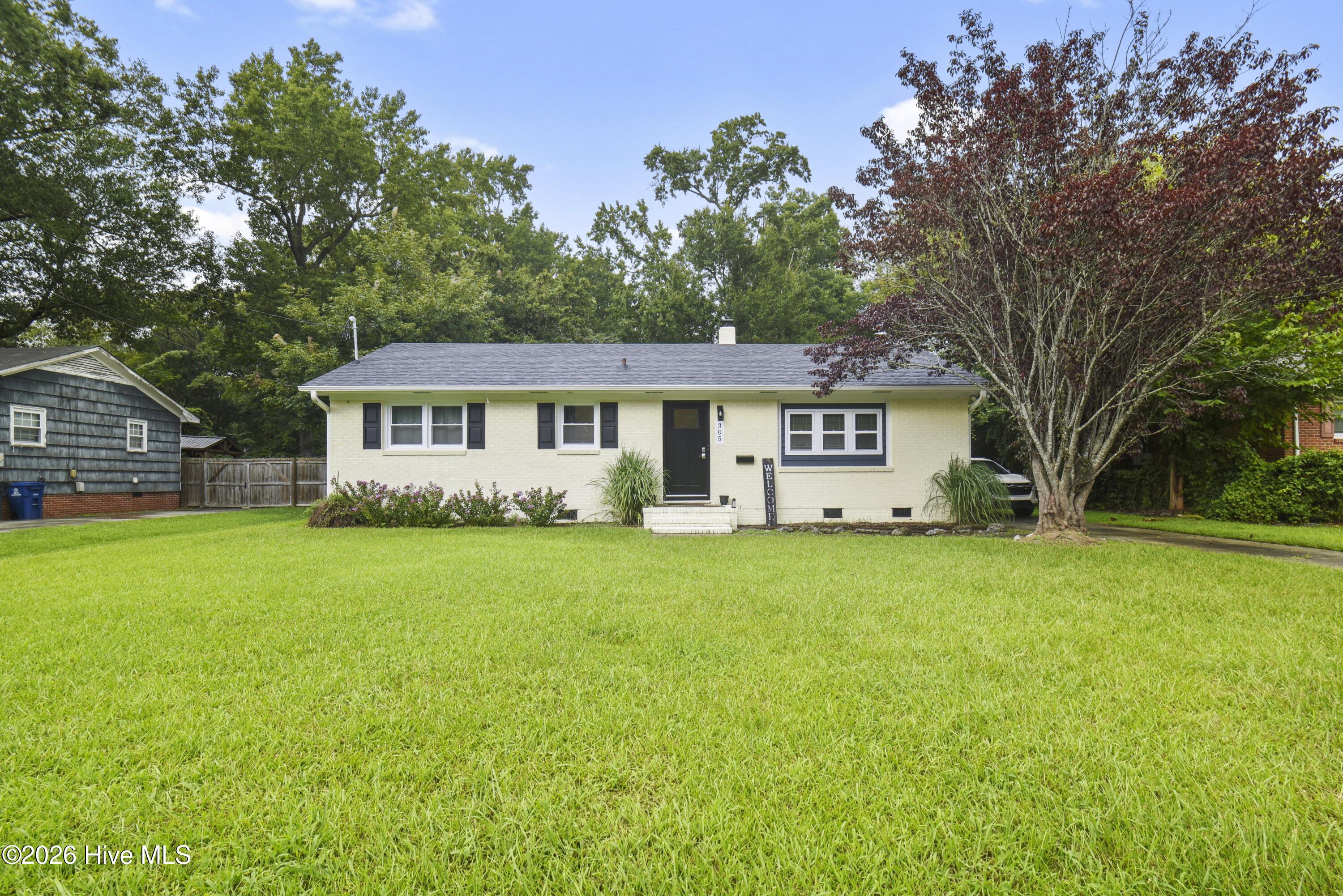 305 White Oak Street — photo