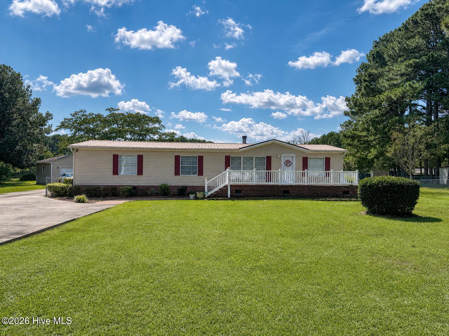 2202 Hollyhock Lane — photo