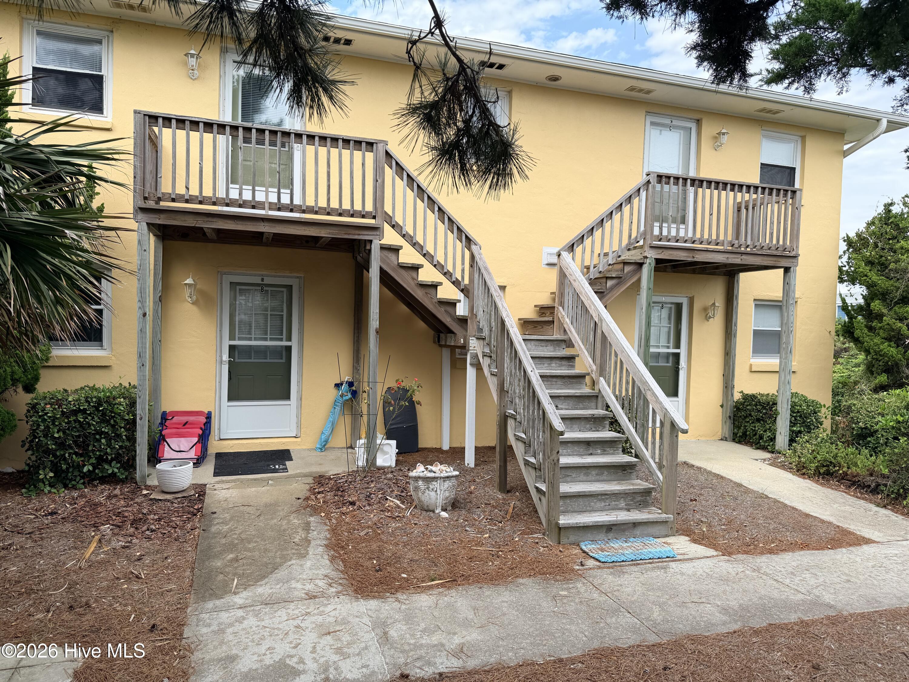 2006 Emerald Drive B — photo