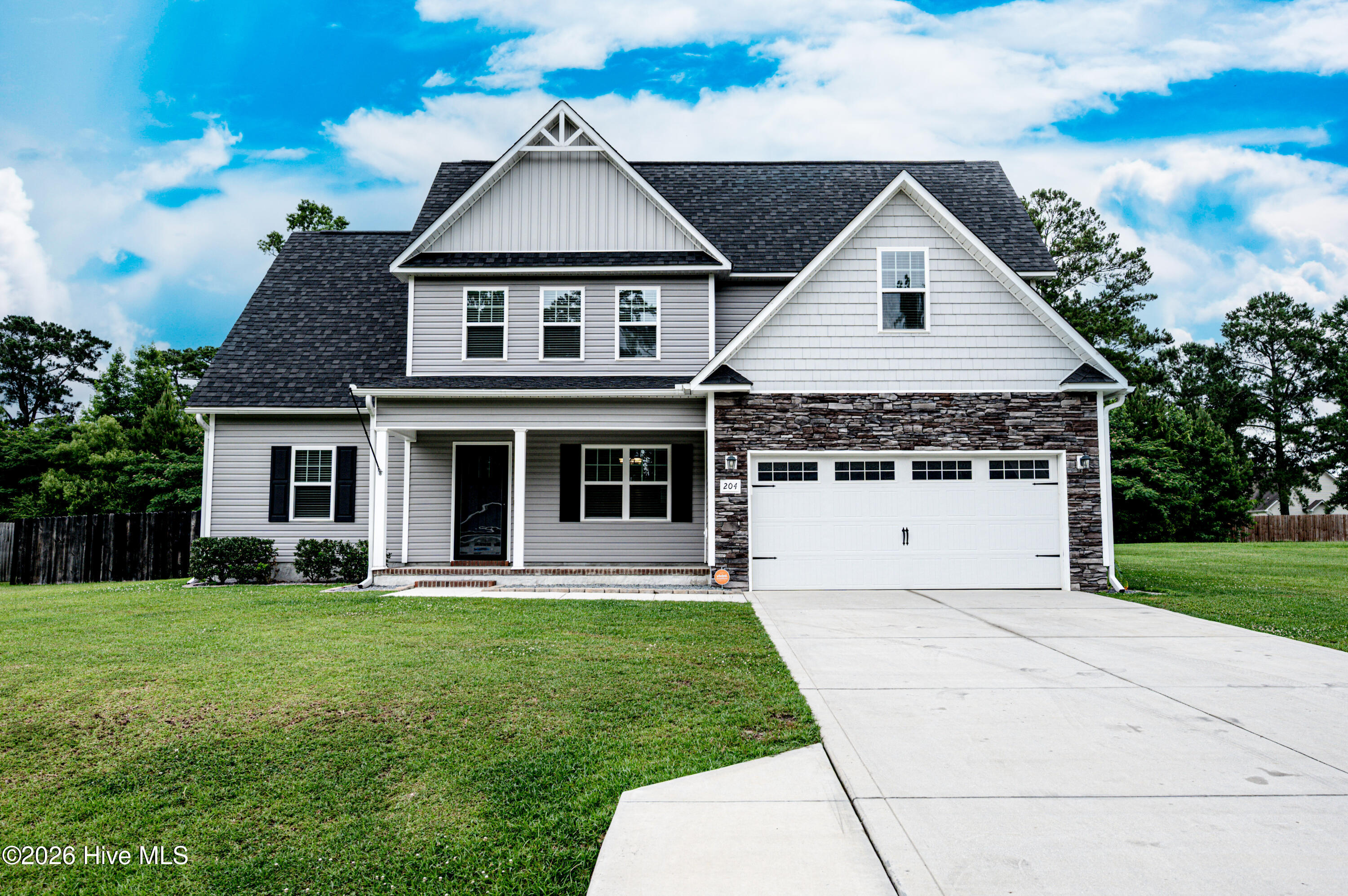 204 Gillcrest Court — photo