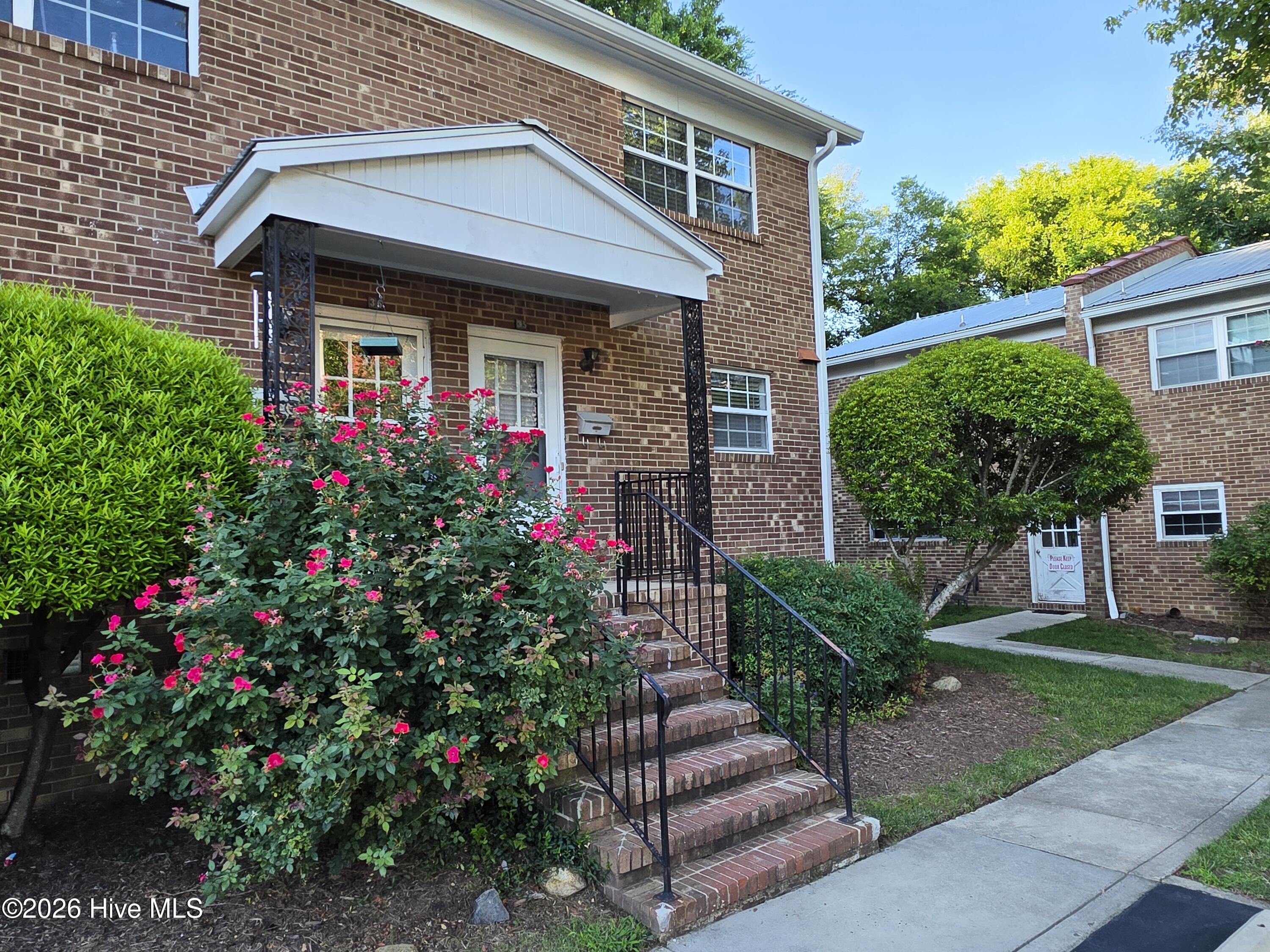 506 N Greensboro Street Apt 35 — photo