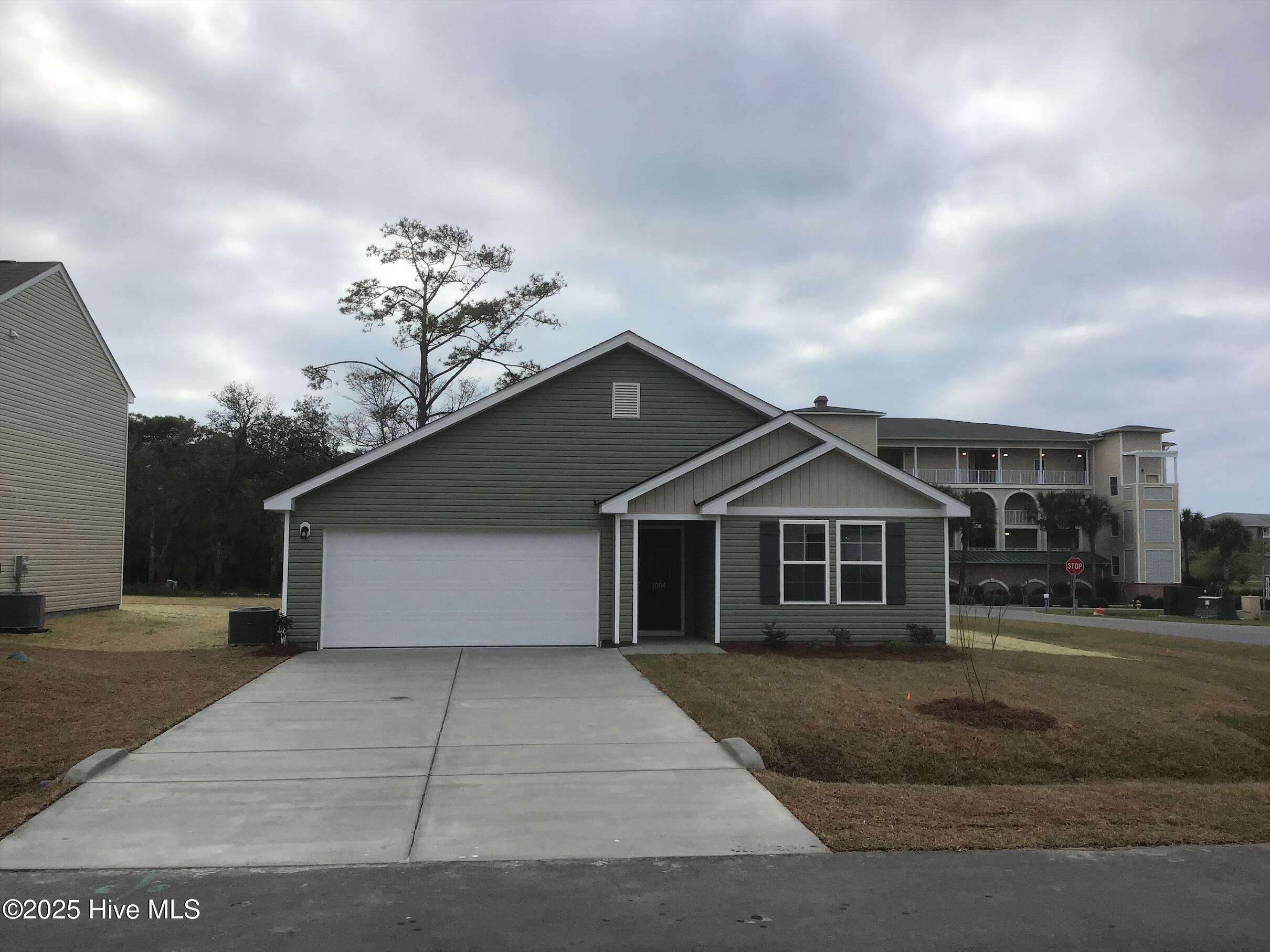 1076 Maple View Road SW — photo