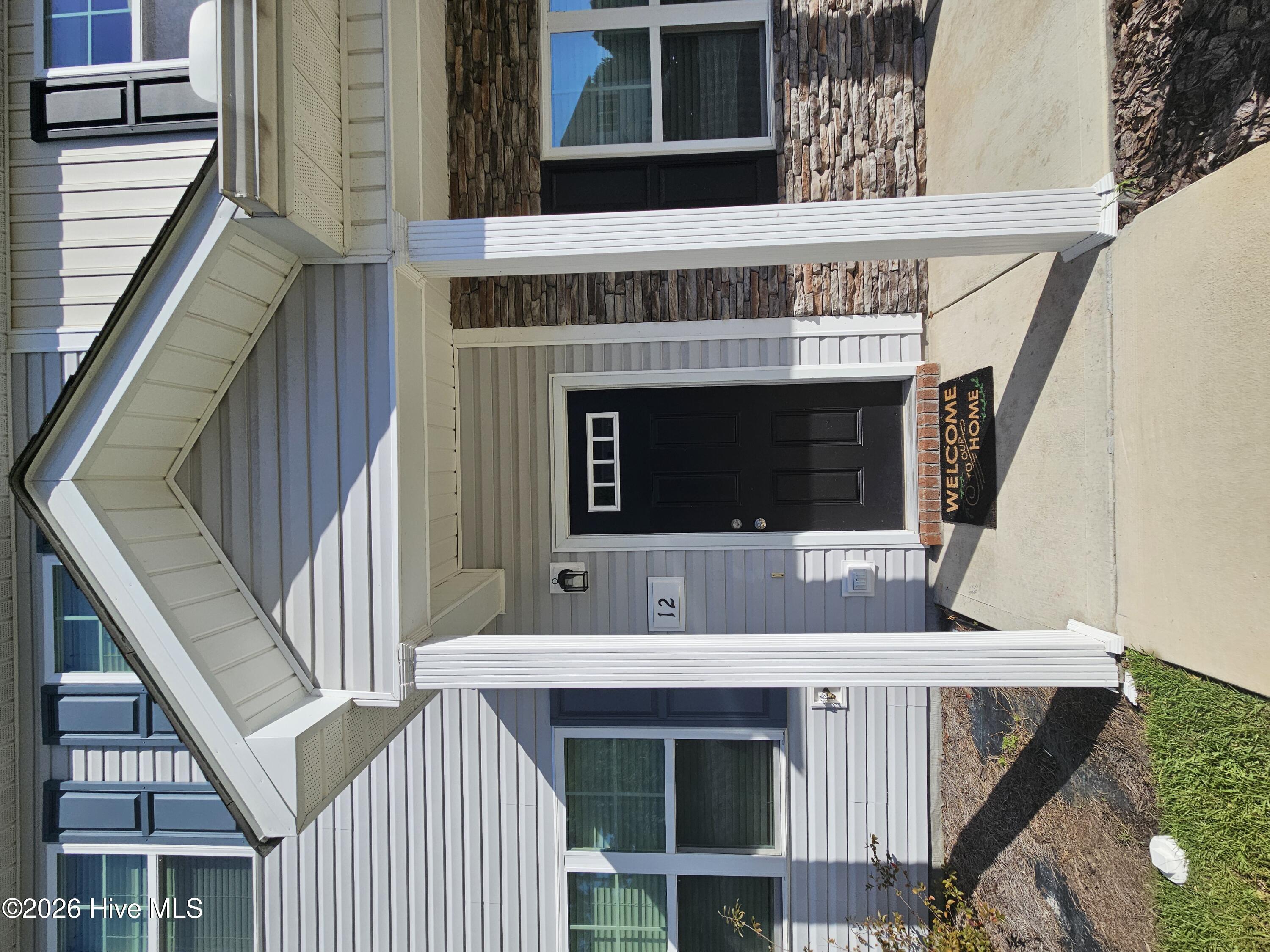12 Jaydn Drive W — photo